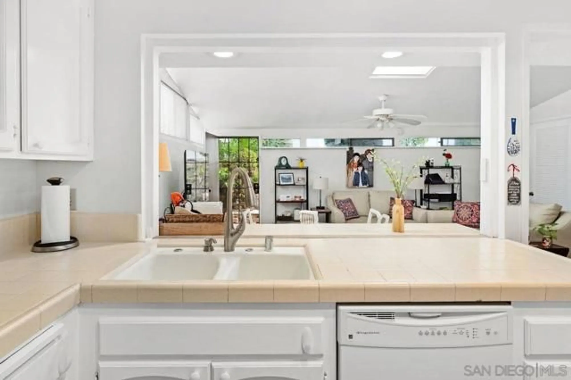 Property Slideshow image 21 of 37 | 16533 caminito vecinos unit 52, San Diego, CA, 92128