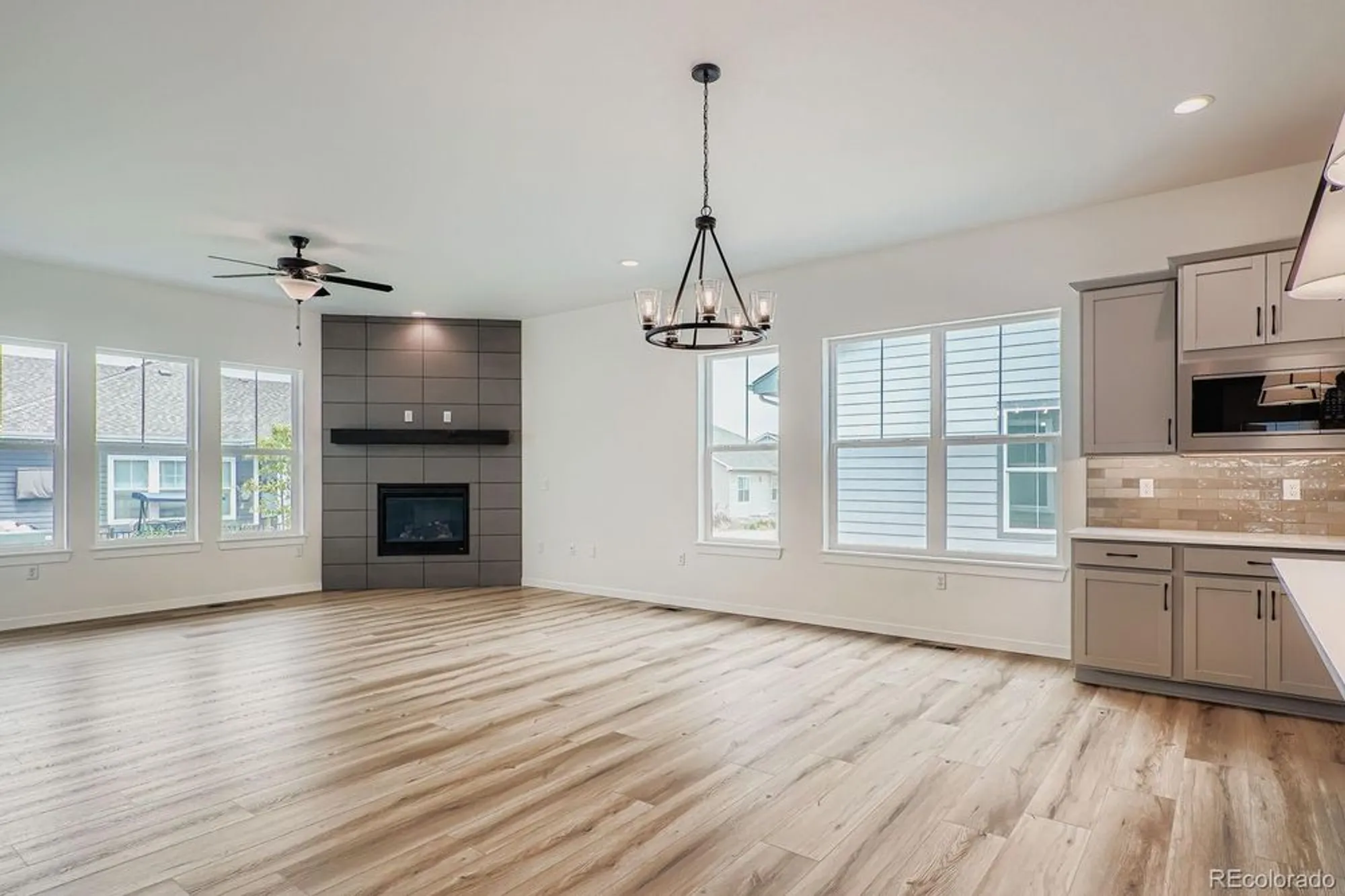 Property Slideshow image 8 of 28 | 8925 s riviera way, Aurora, CO, 80016