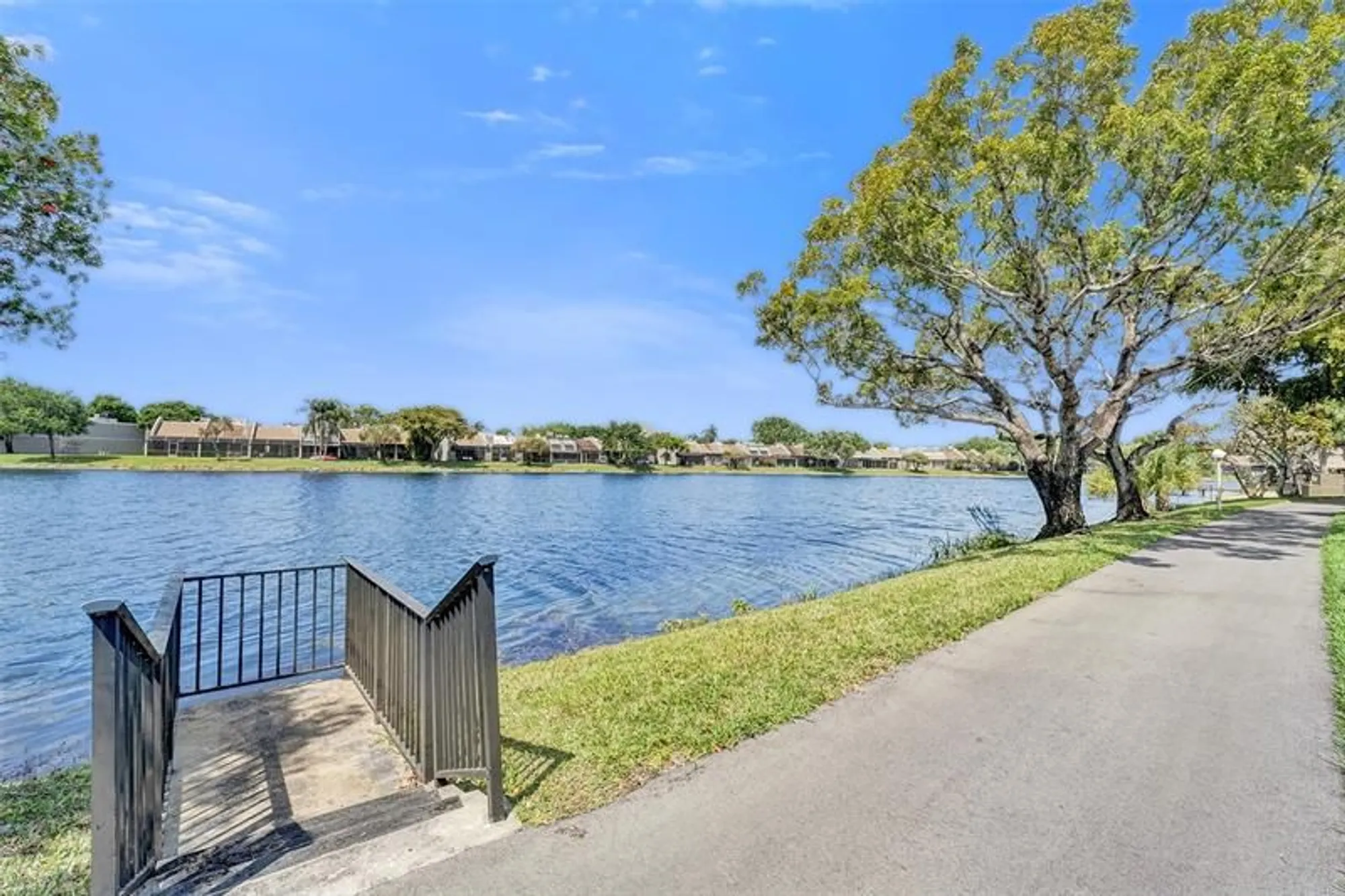 Property Slideshow image 22 of 29 | 900 colony point cir apt 221, Pembroke Pines, FL, 33026