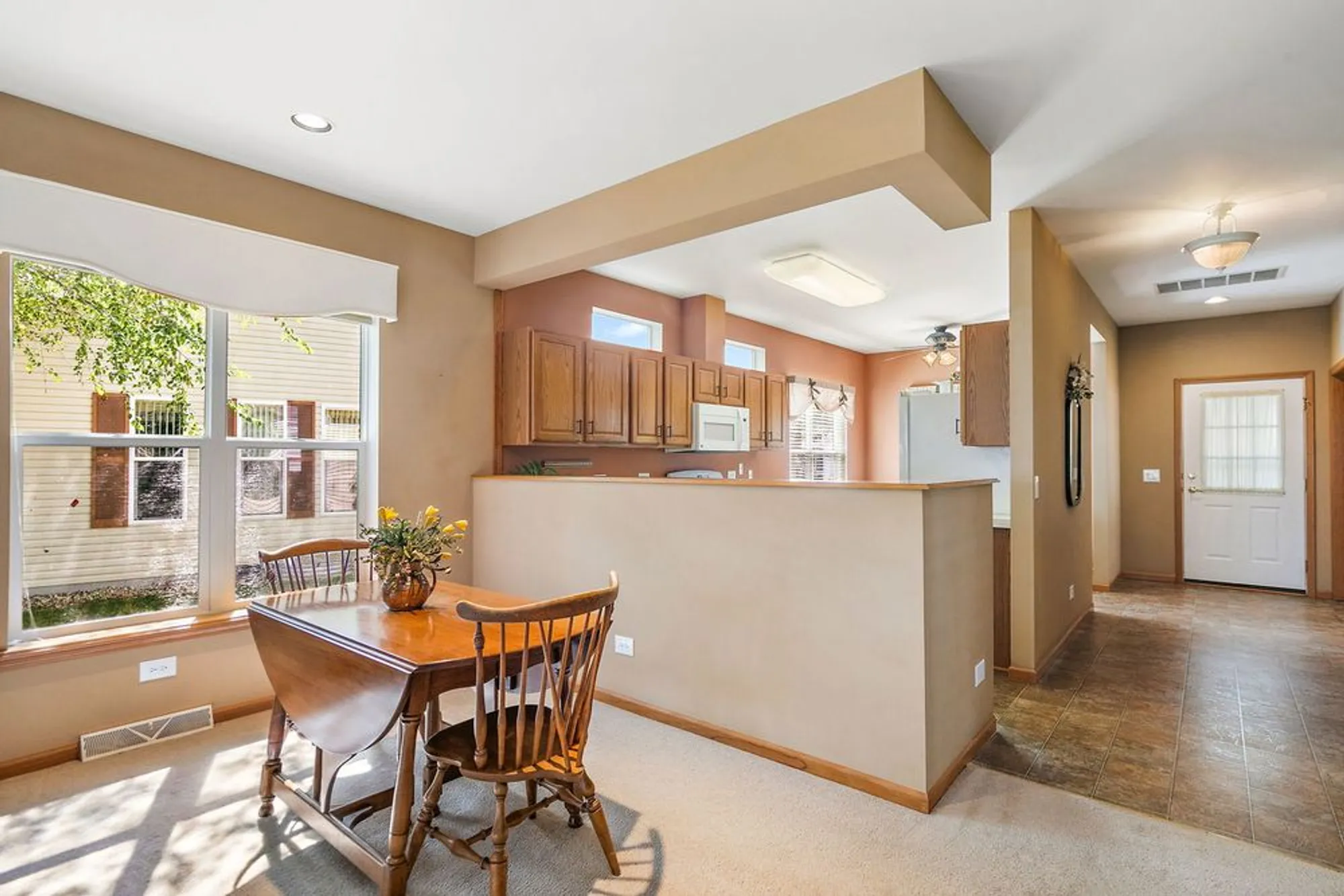 Property Slideshow image 7 of 31 | 115 hunter ct, Grayslake, IL, 60030