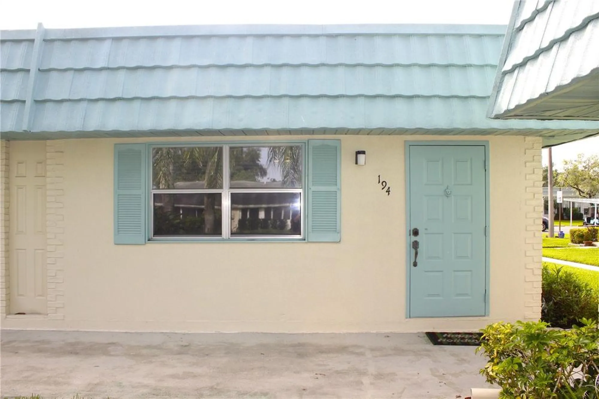 Property Slideshow image 1 of 40 | 101 cambridge trl apt 194, Sun City Center, FL, 33573