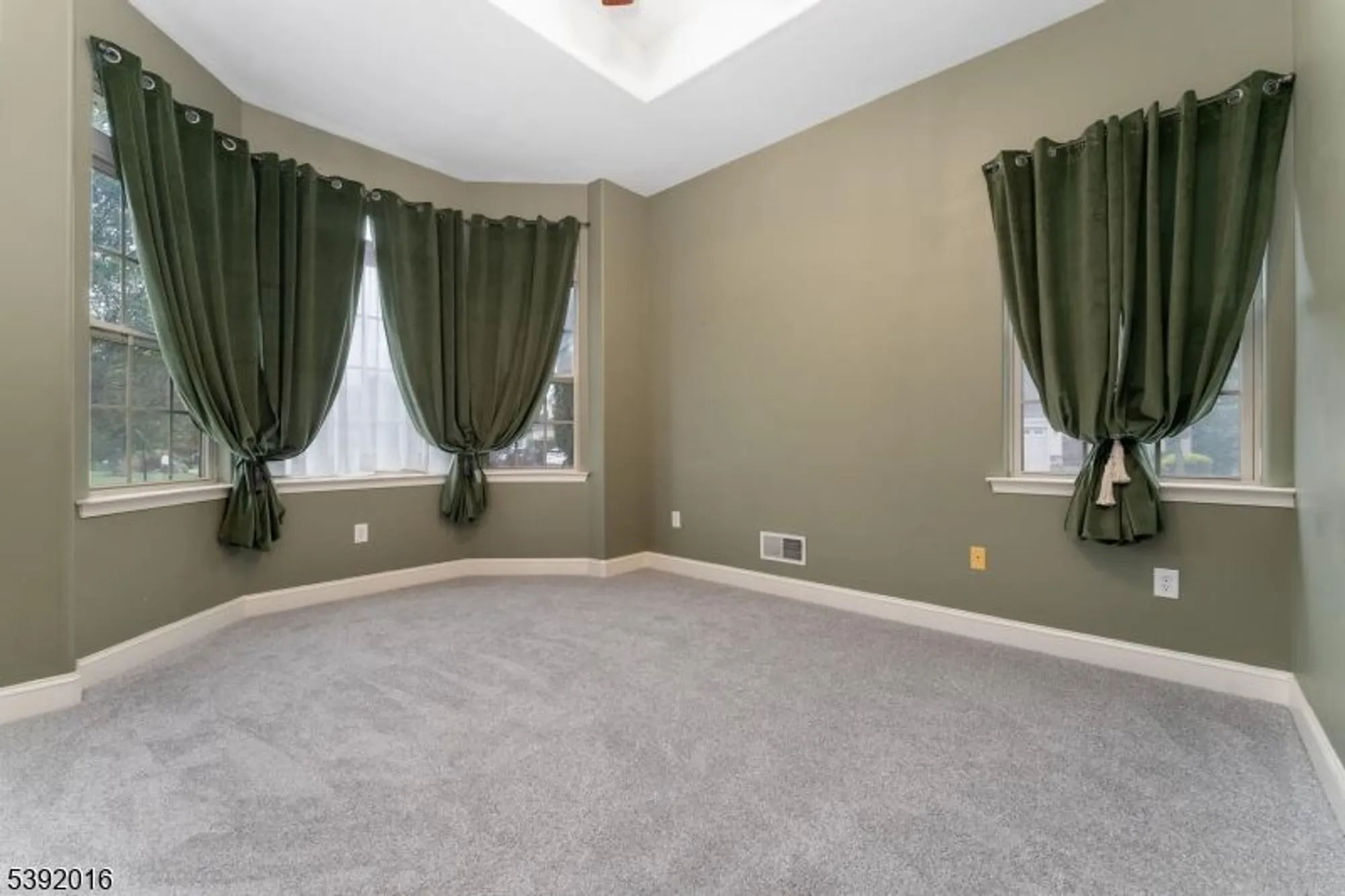 Property Slideshow image 5 of 19 | 23 dinah dr, Phillipsburg, NJ, 08865