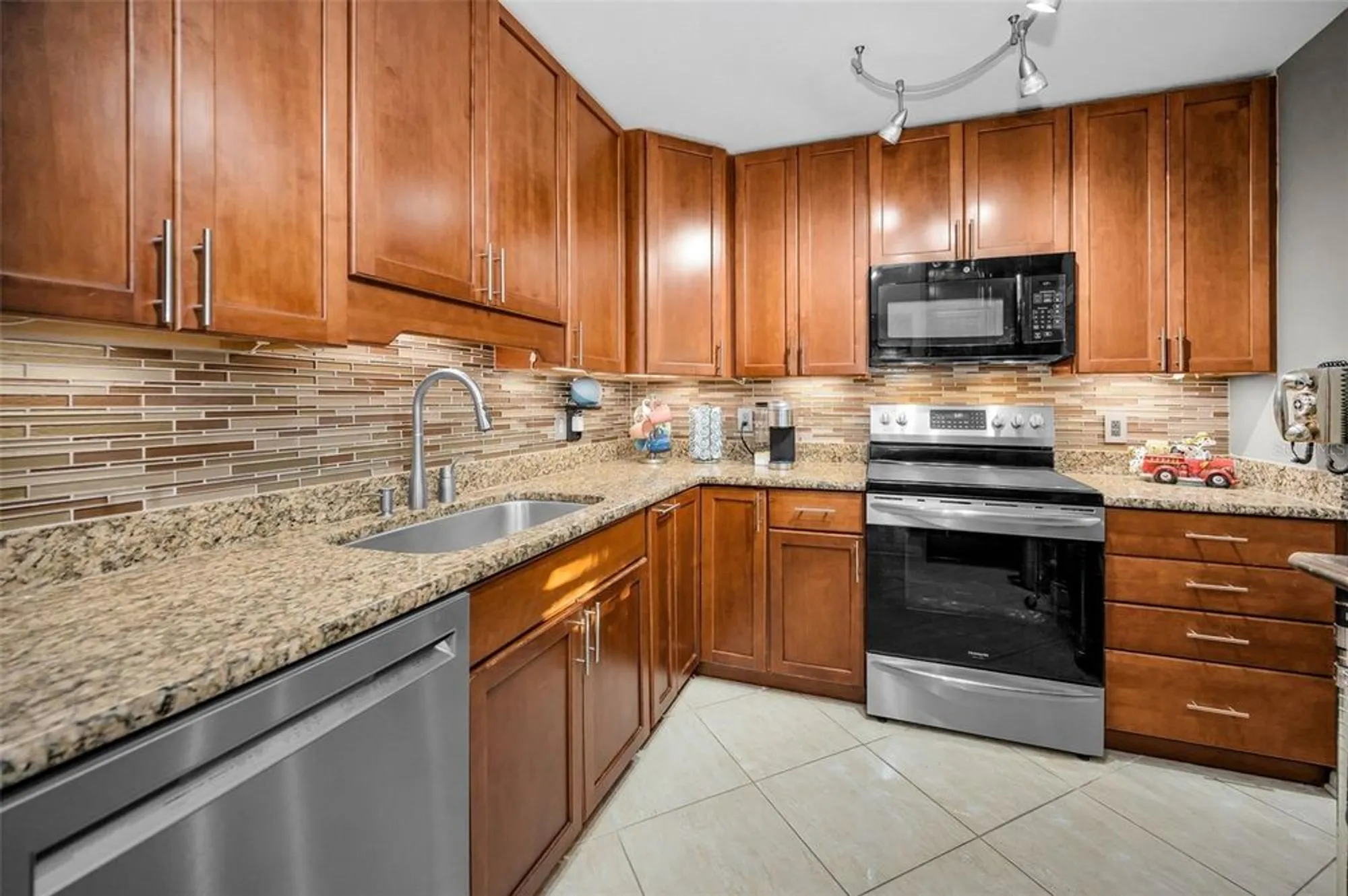 Property Slideshow image 29 of 85 | 3062 eastland blvd 105, Clearwater, FL, 33761