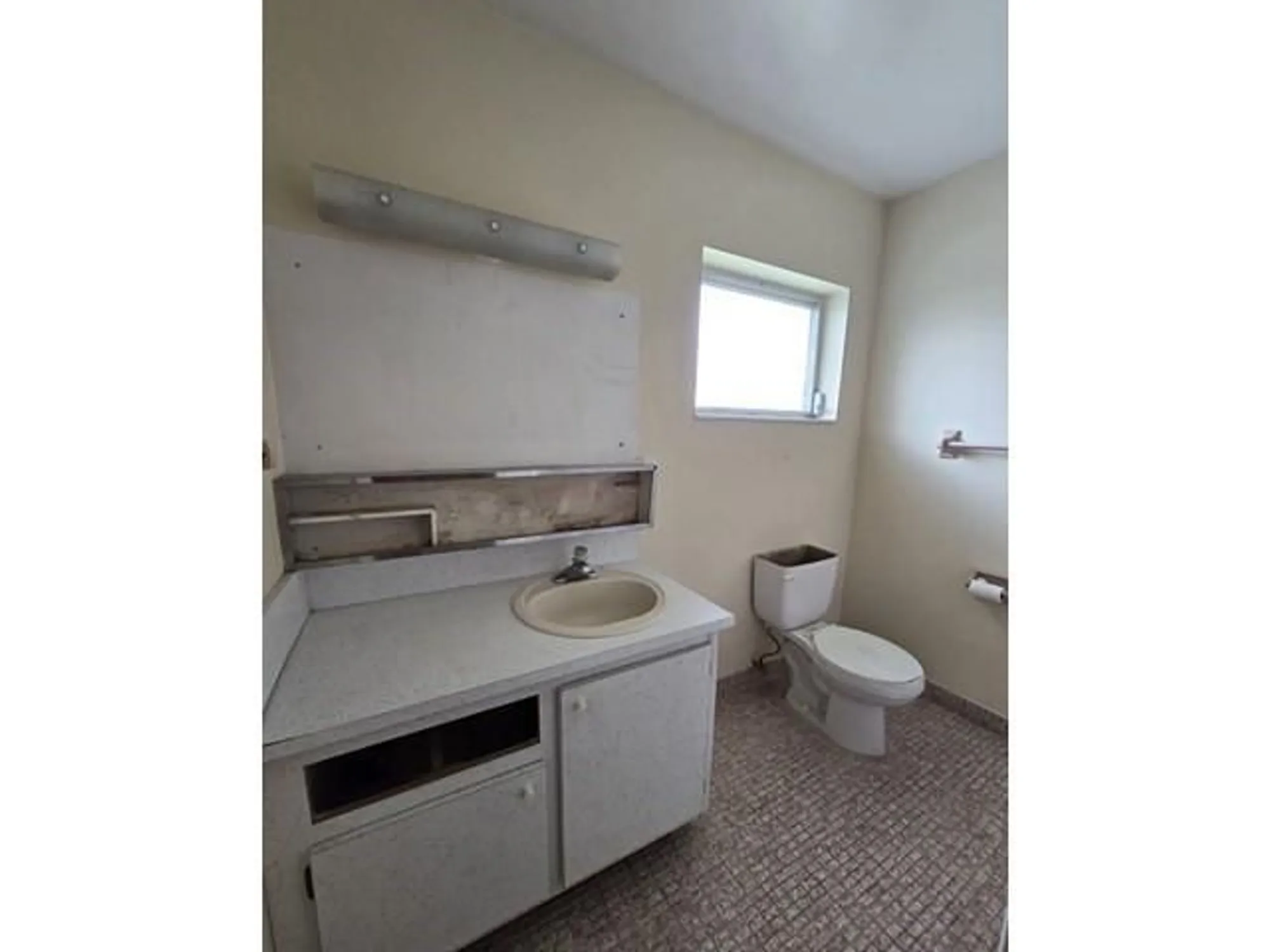 Property Slideshow image 6 of 30 | 2950 crosley dr i, West Palm Beach, FL, 33415