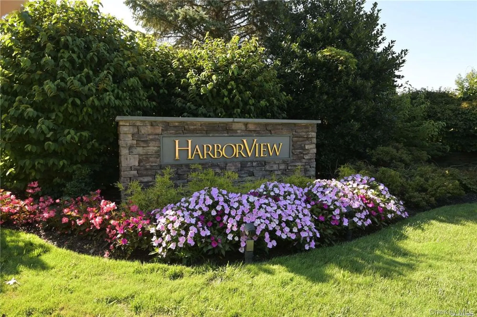 Property Slideshow image 1 of 18 | 100 harbor view dr 423, Port Washington, NY, 11050