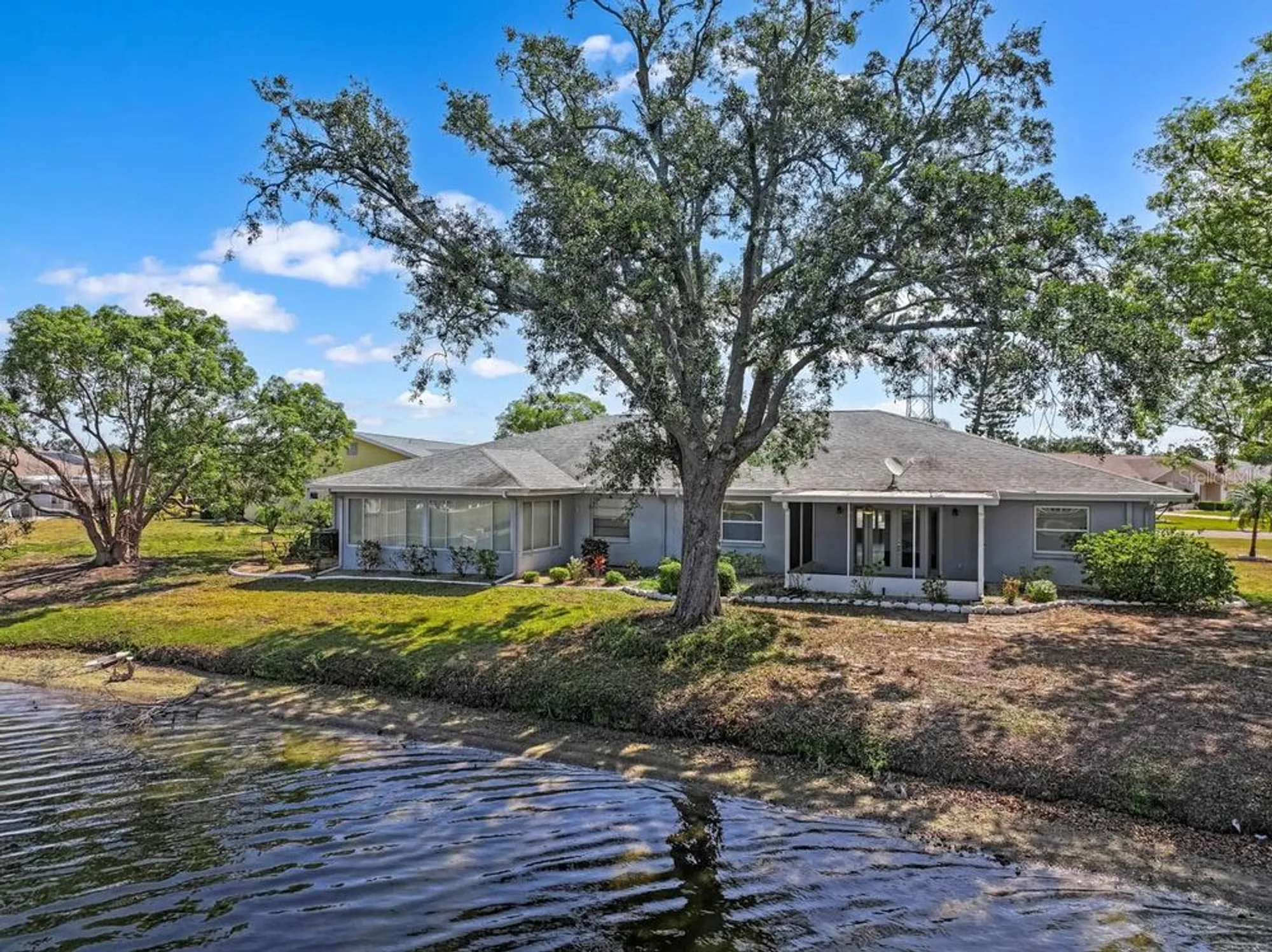 Property Slideshow image 31 of 34 | 1002 strawpocket pl, Sun City Center, FL, 33573