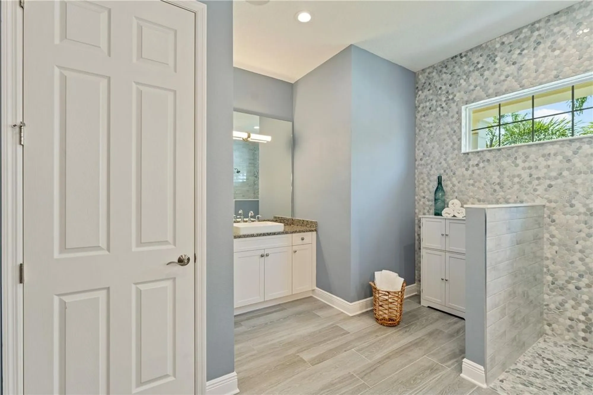 Property Slideshow image 11 of 95 | 708 manns harbor dr, Apollo Beach, FL, 33572