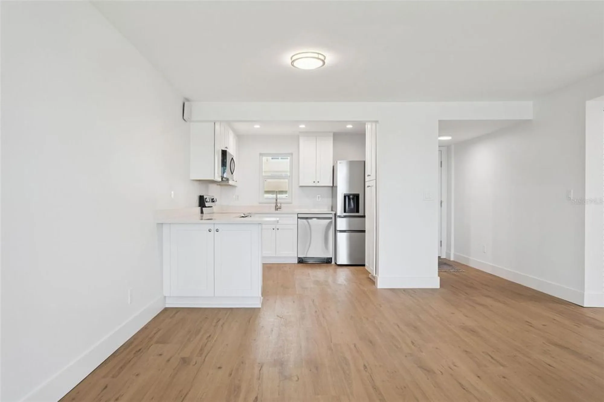 Property Slideshow image 7 of 25 | 7405 bay island dr 123, South Pasadena, FL, 33707