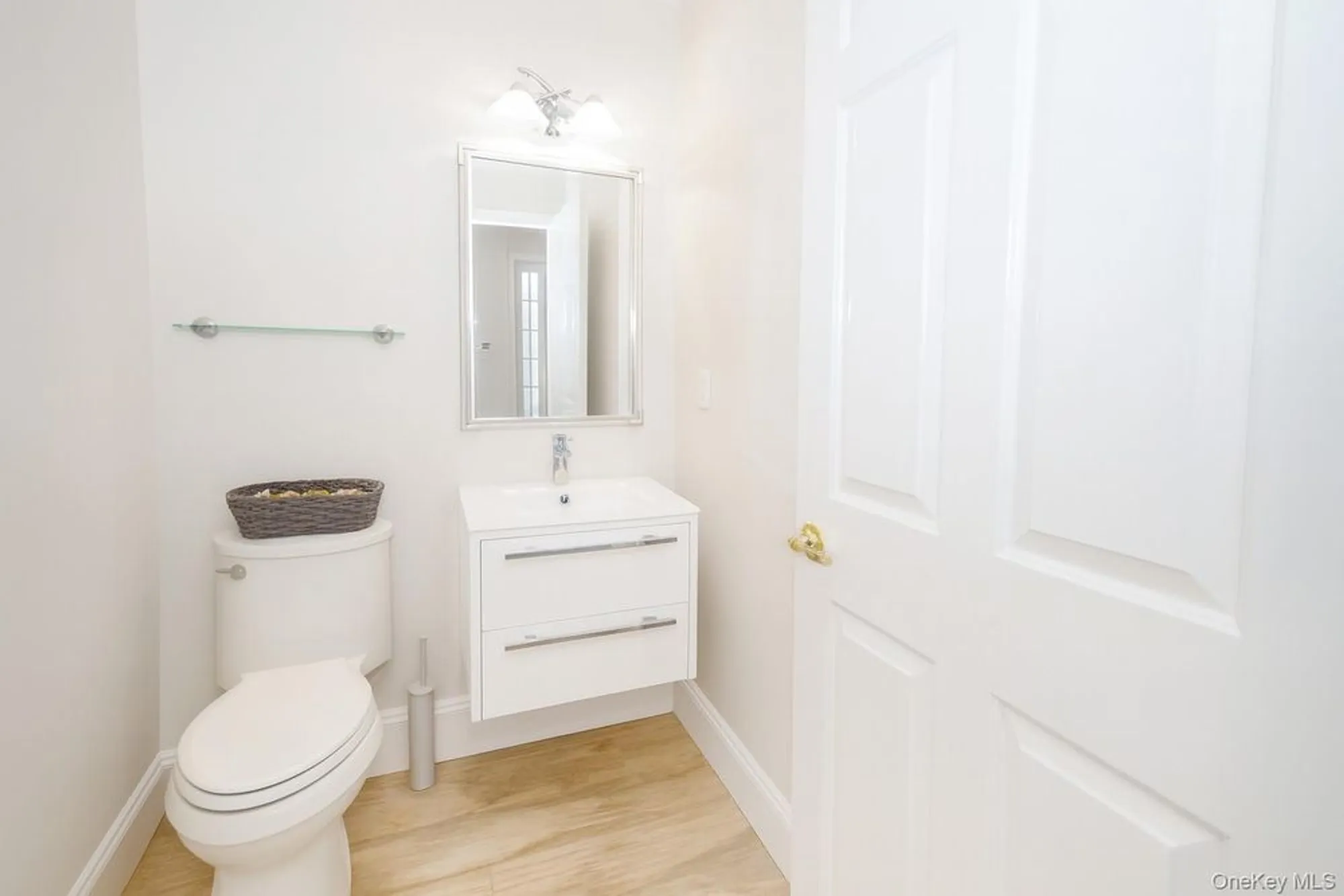 Property Slideshow image 12 of 28 | 736 verona dr, Melville, NY, 11747