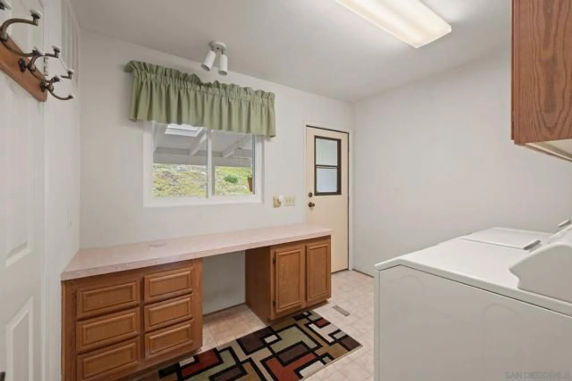 Property Slideshow image 33 of 37 | 4465 topaz ln, Oceanside, CA, 92056