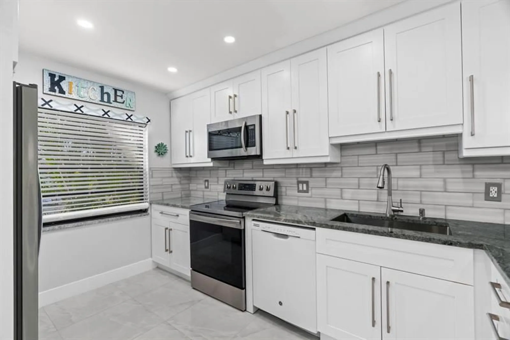 Property Slideshow image 11 of 42 | 21215 lago cir f, Boca Raton, FL, 33433