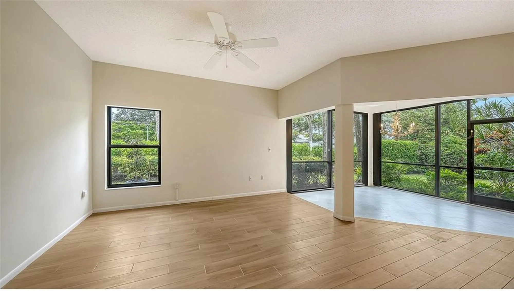 Property Slideshow image 7 of 72 | 1603 starling dr # 101, Sarasota, FL, 34231