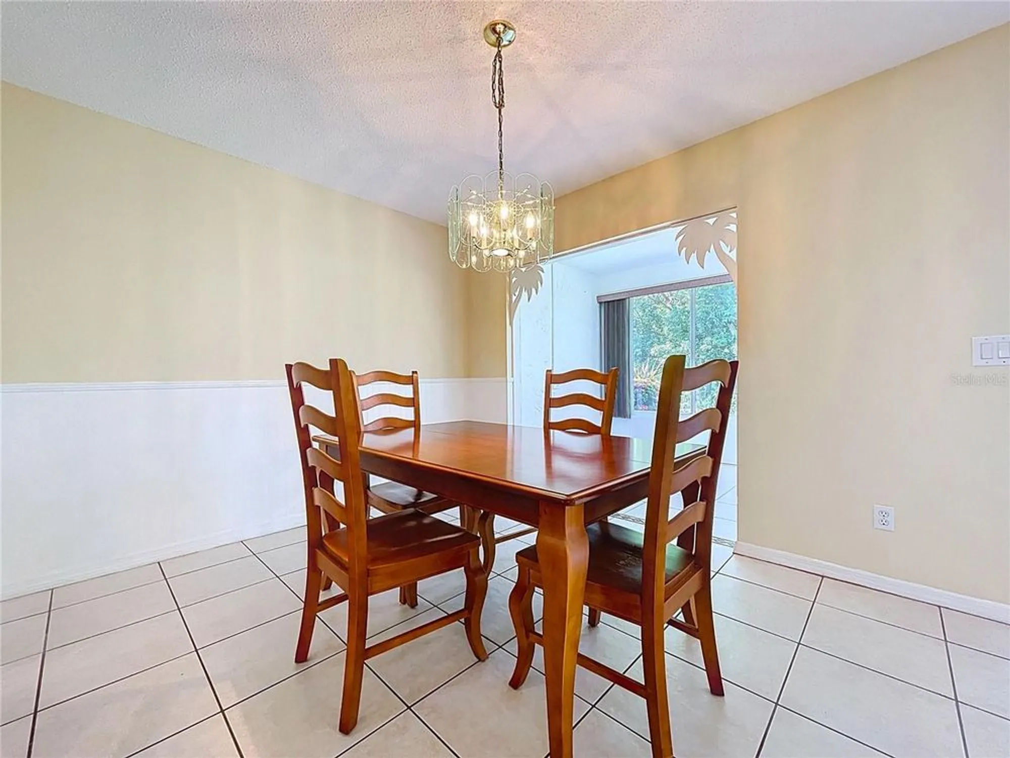 Property Slideshow image 4 of 67 | 505 foxglove cir b, Sun City Center, FL, 33573