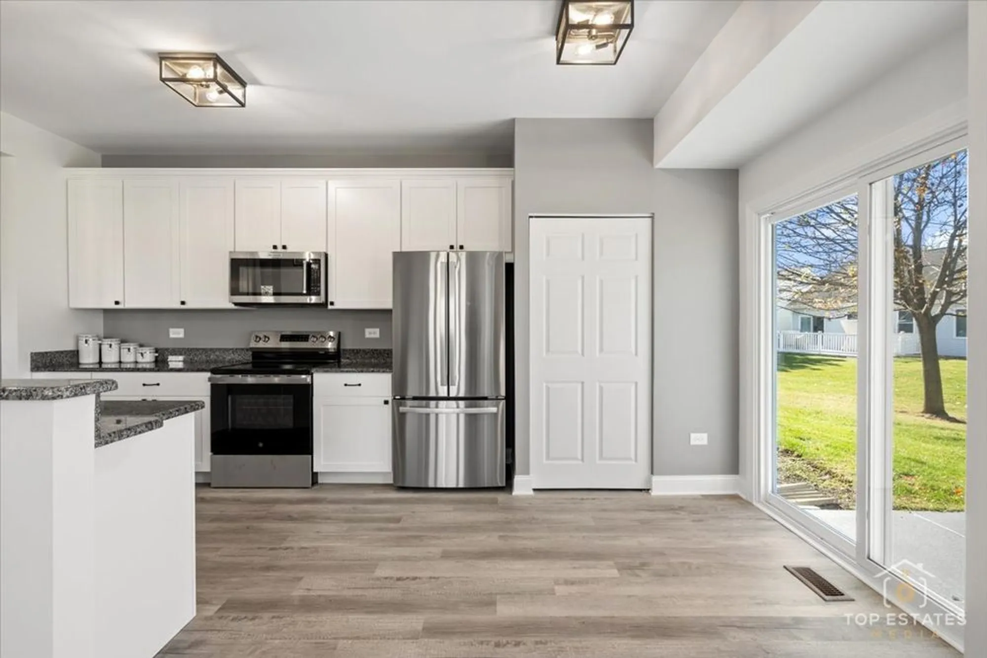 Property Slideshow image 10 of 28 | 13705 s redbud dr, Plainfield, IL, 60544