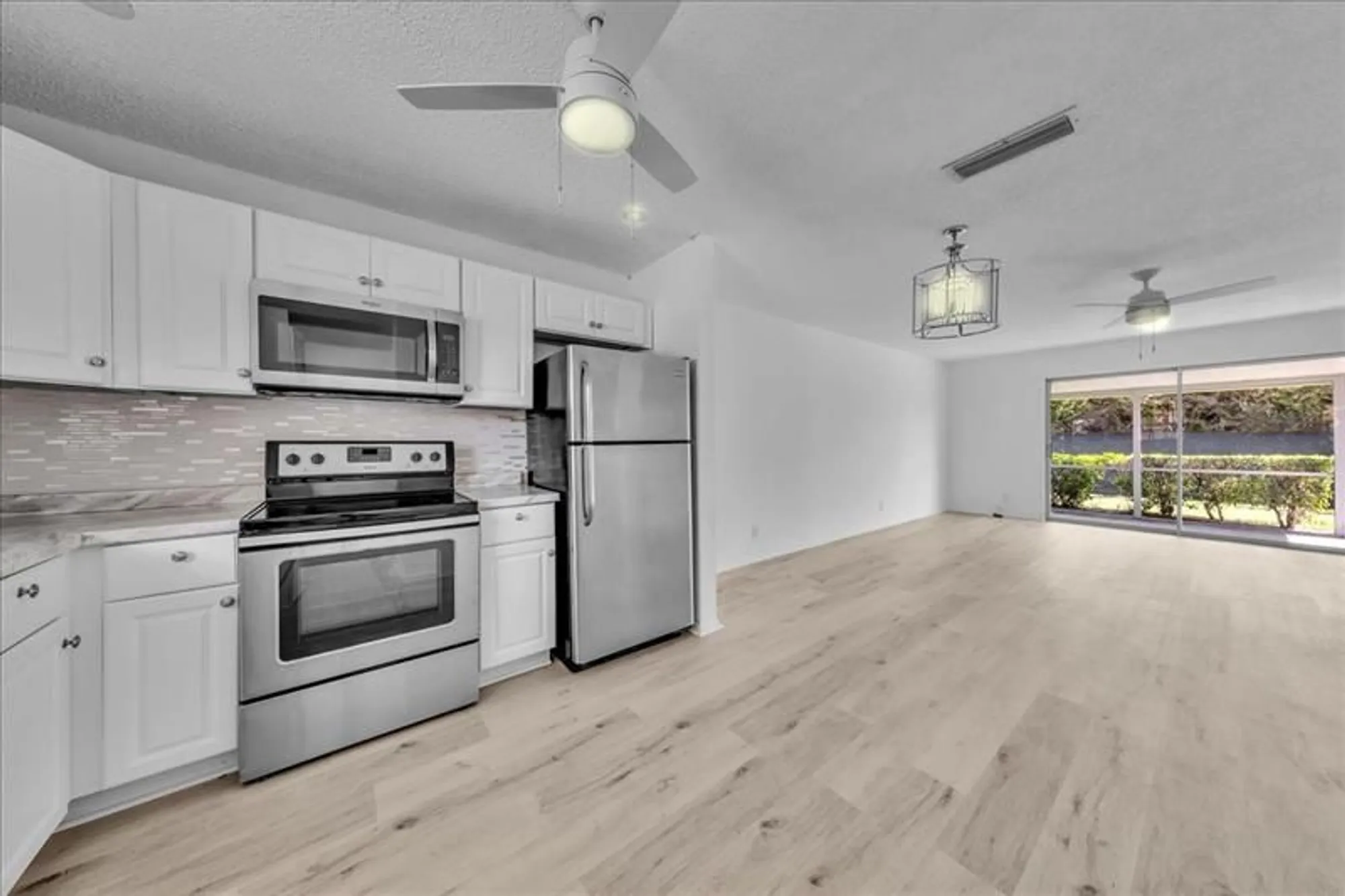 Property Slideshow image 6 of 38 | 123 amherst ln # 123, Lake Worth, FL, 33467