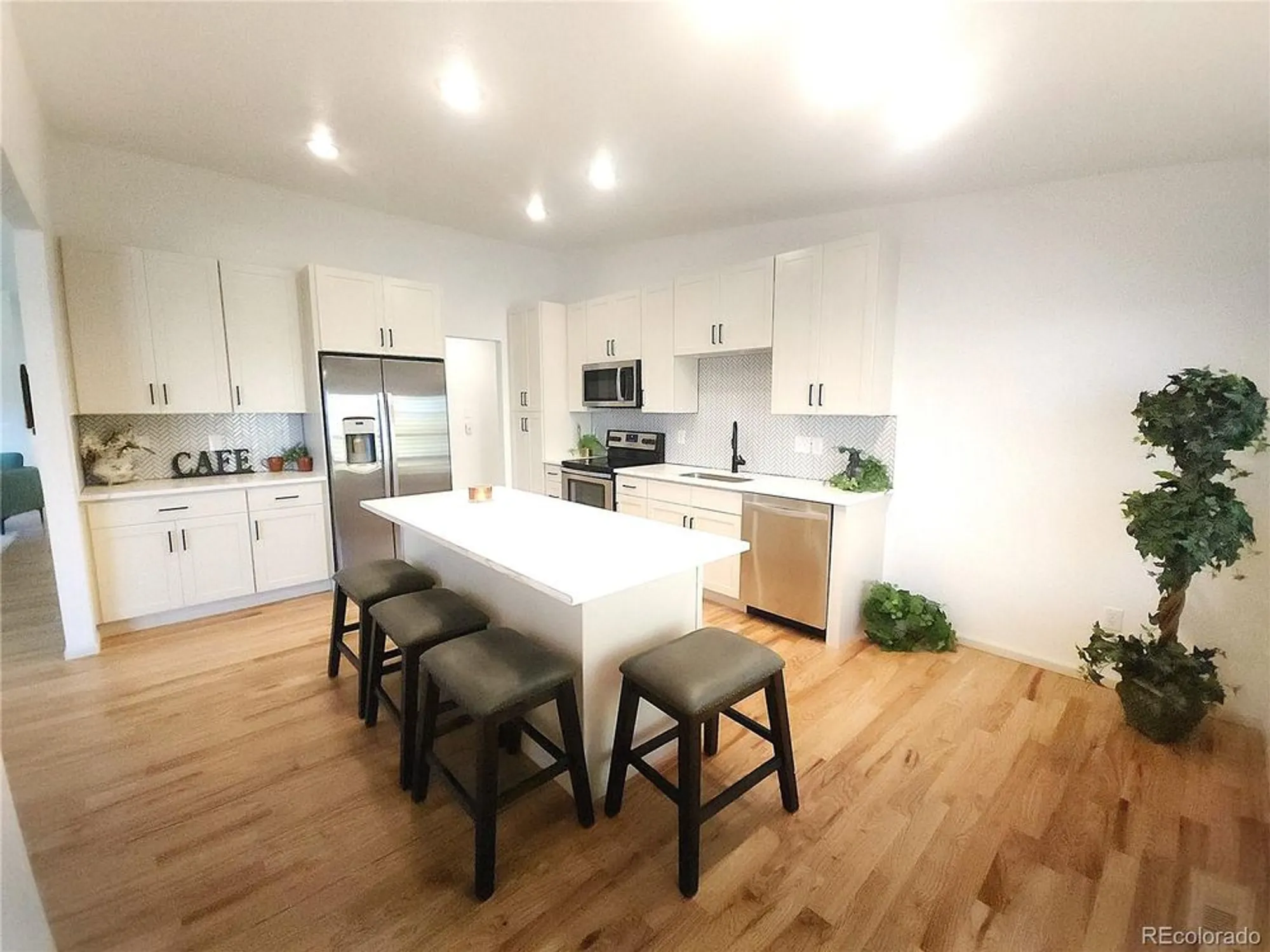 Property Slideshow image 6 of 31 | 4927 greenwich way, Highlands Ranch, CO, 80130