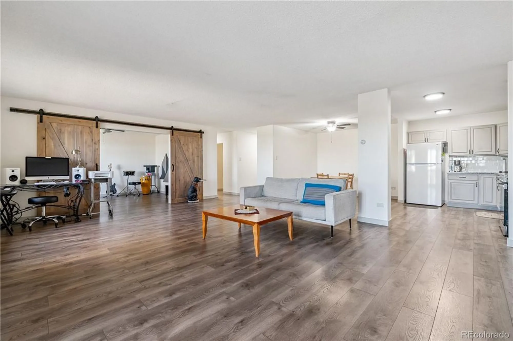 Property Slideshow image 3 of 49 | 300 s clinton st 8c, Denver, CO, 80247
