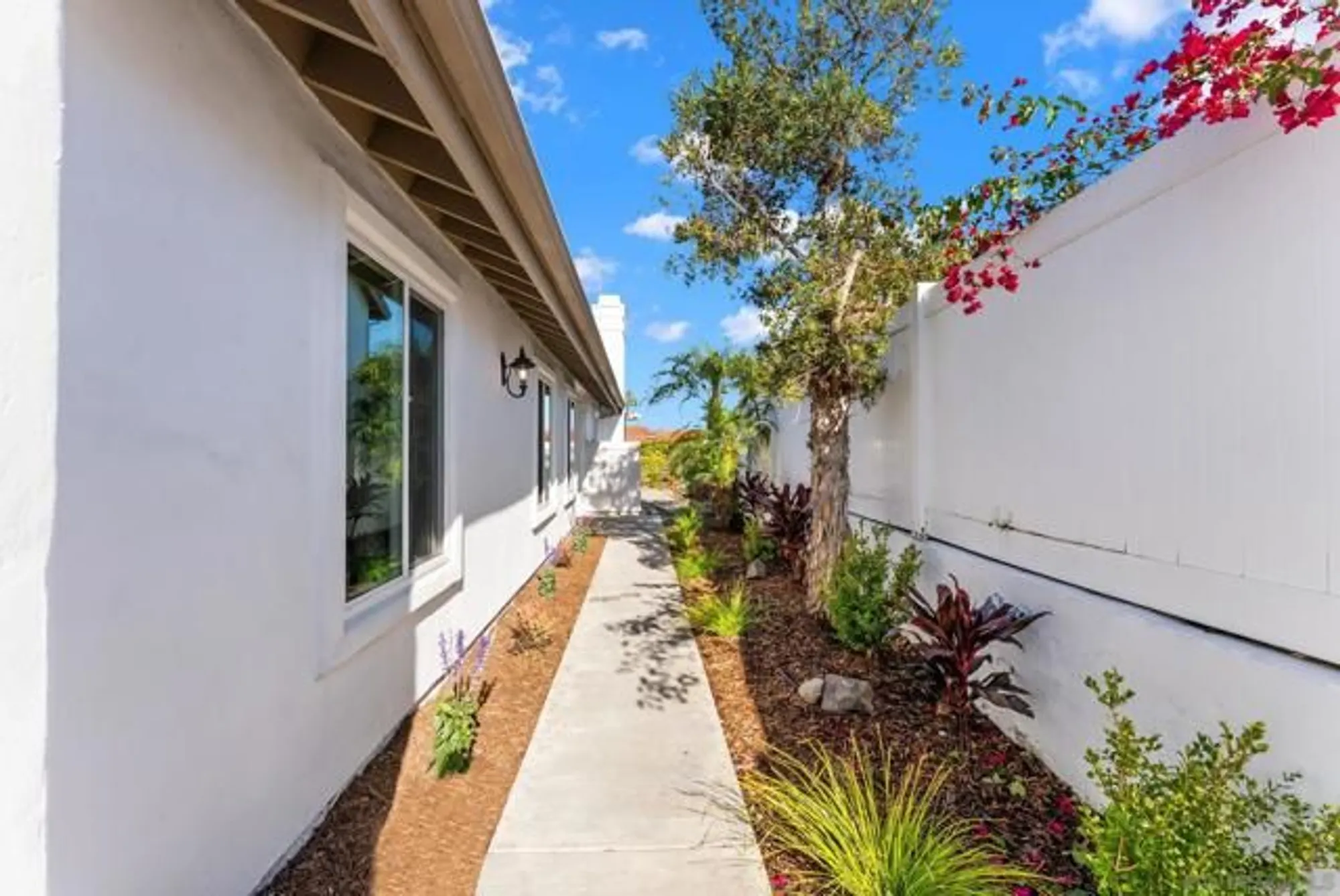 Property Slideshow image 3 of 33 | 5030 alicante way, Oceanside, CA, 92056