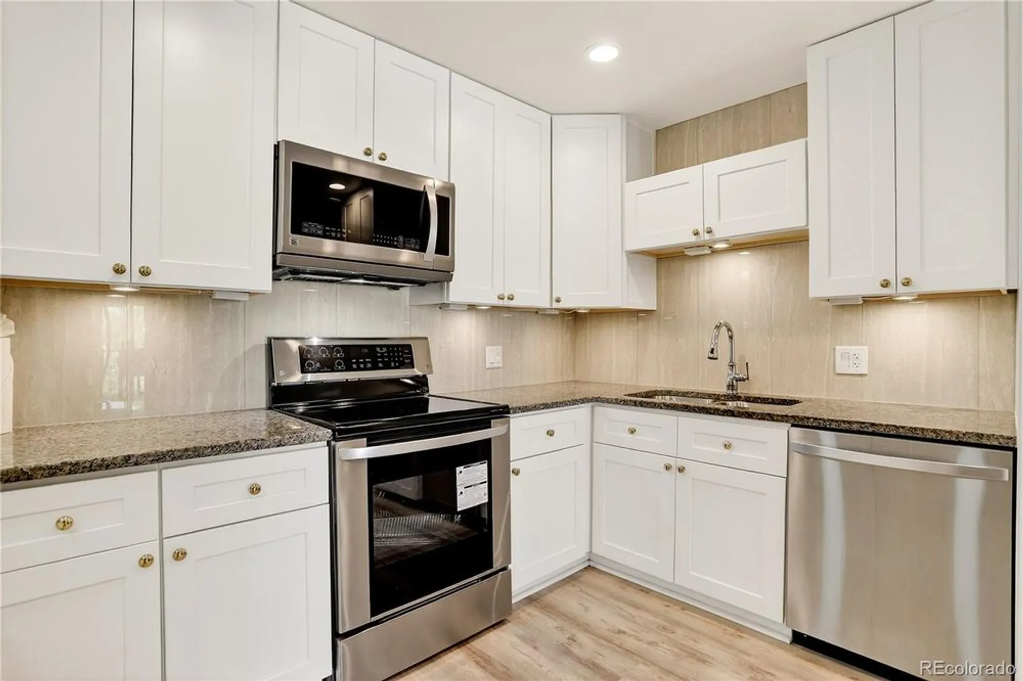 Property Slideshow image 8 of 28 | 3124 s wheeling way 404, Aurora, CO, 80014