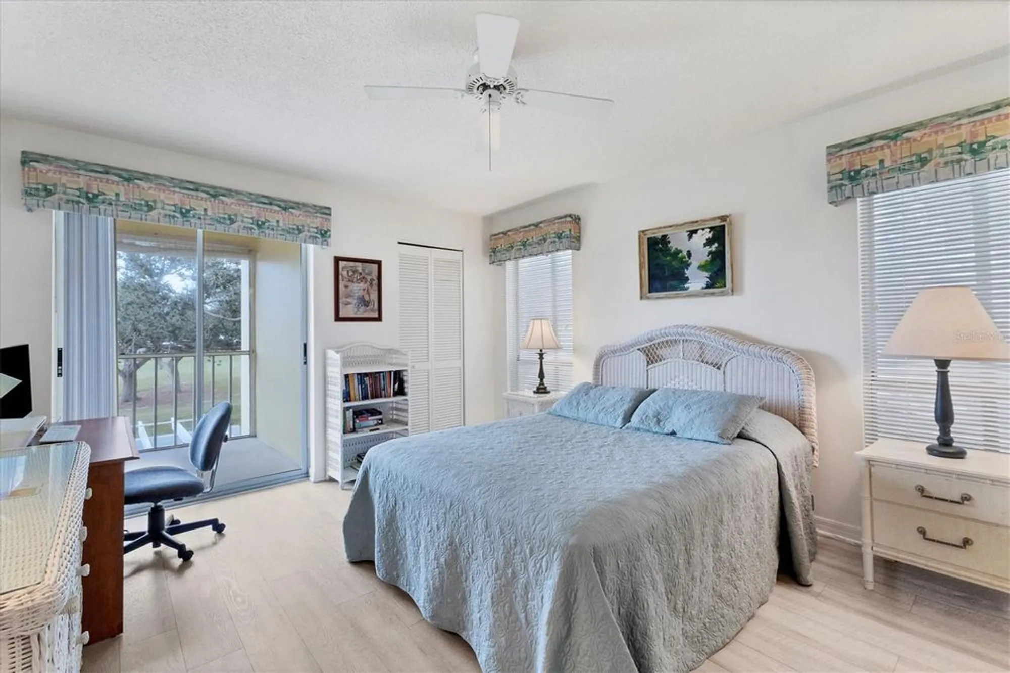Property Slideshow image 8 of 35 | 402 cerromar cir 207, Venice, FL, 34293