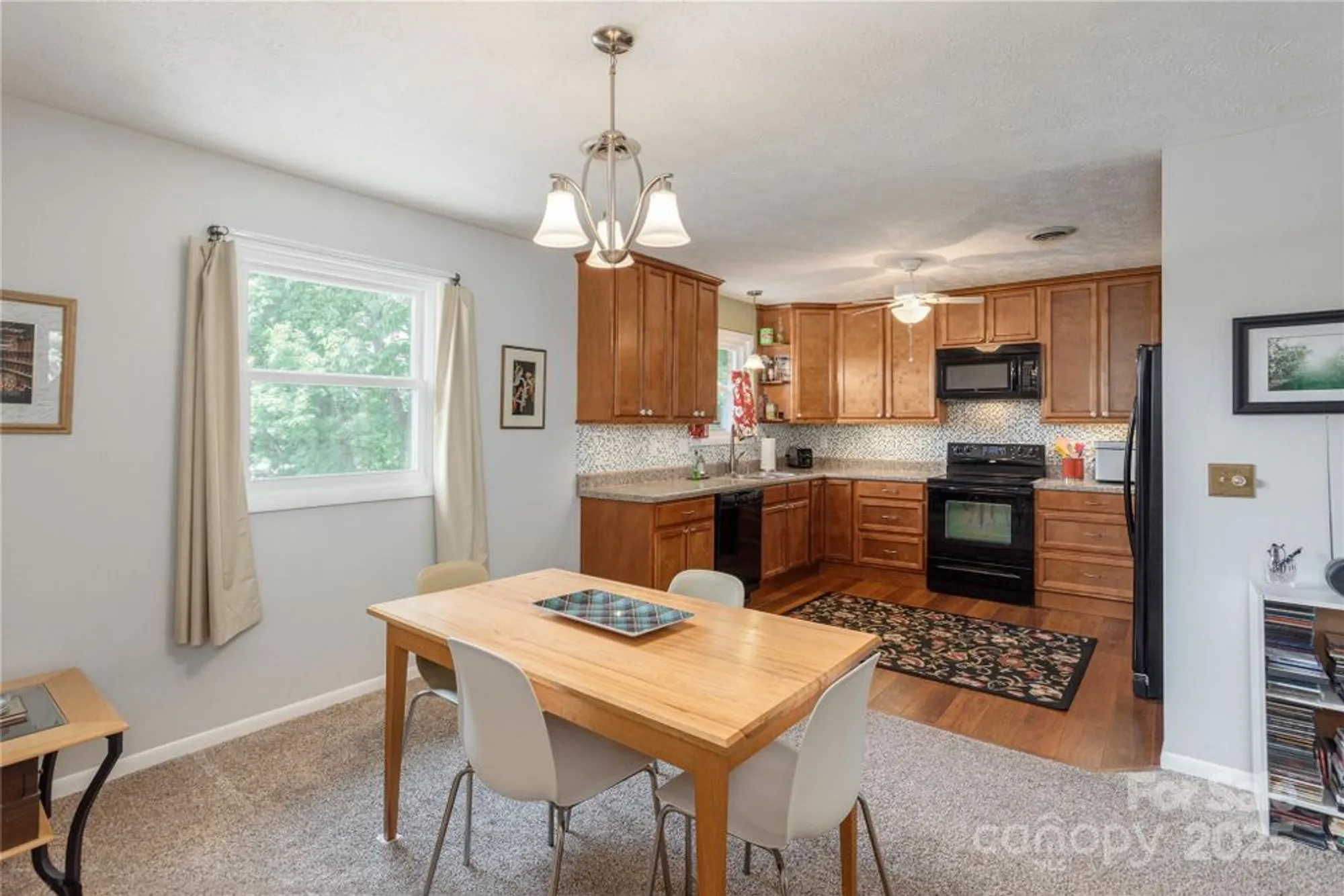 Property Slideshow image 7 of 25 | 103 oakwood pl apt 4, Hendersonville, NC, 28792