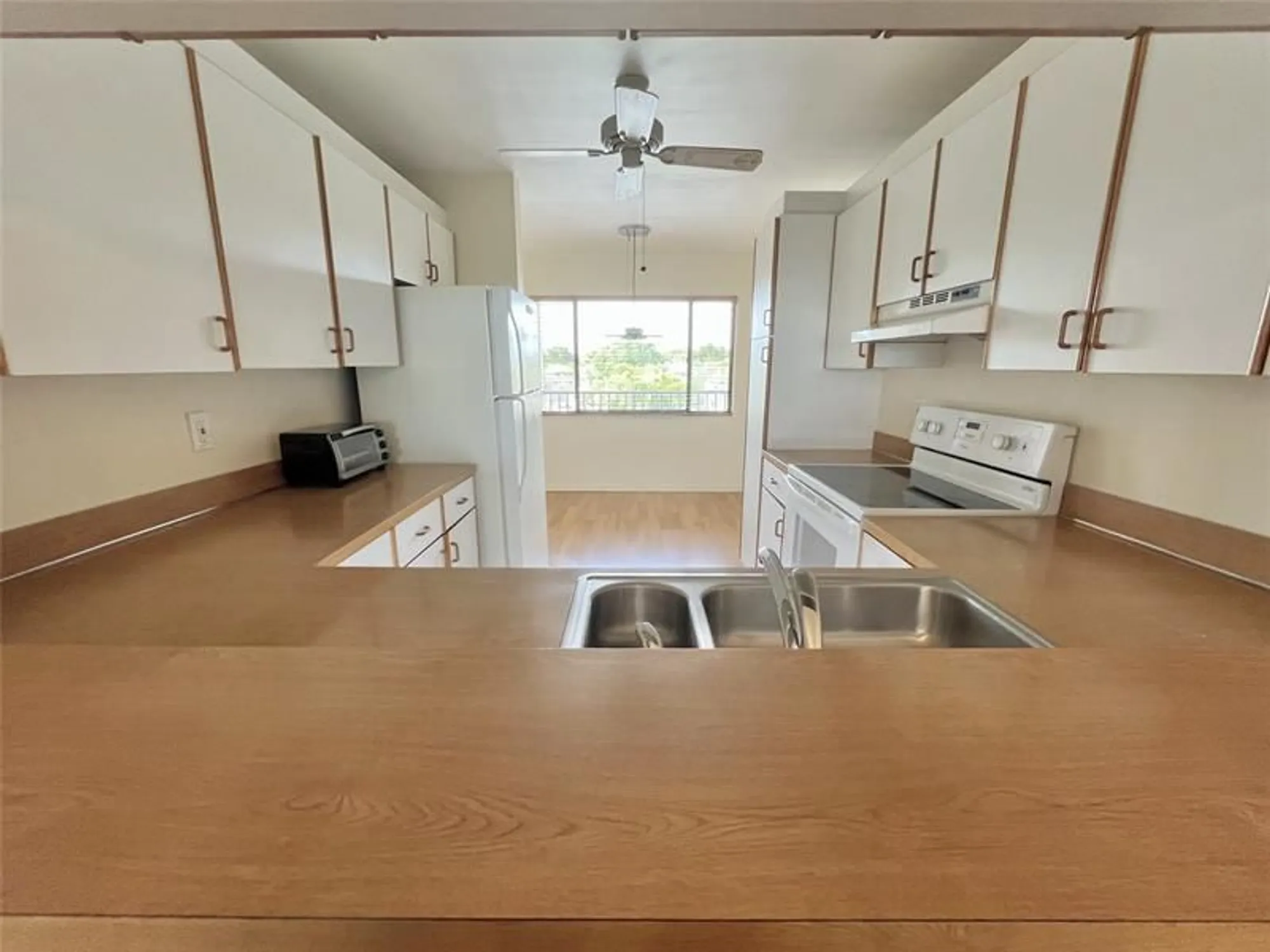 Property Slideshow image 21 of 29 | 9691 n belfort cir 305, Tamarac, FL, 33321