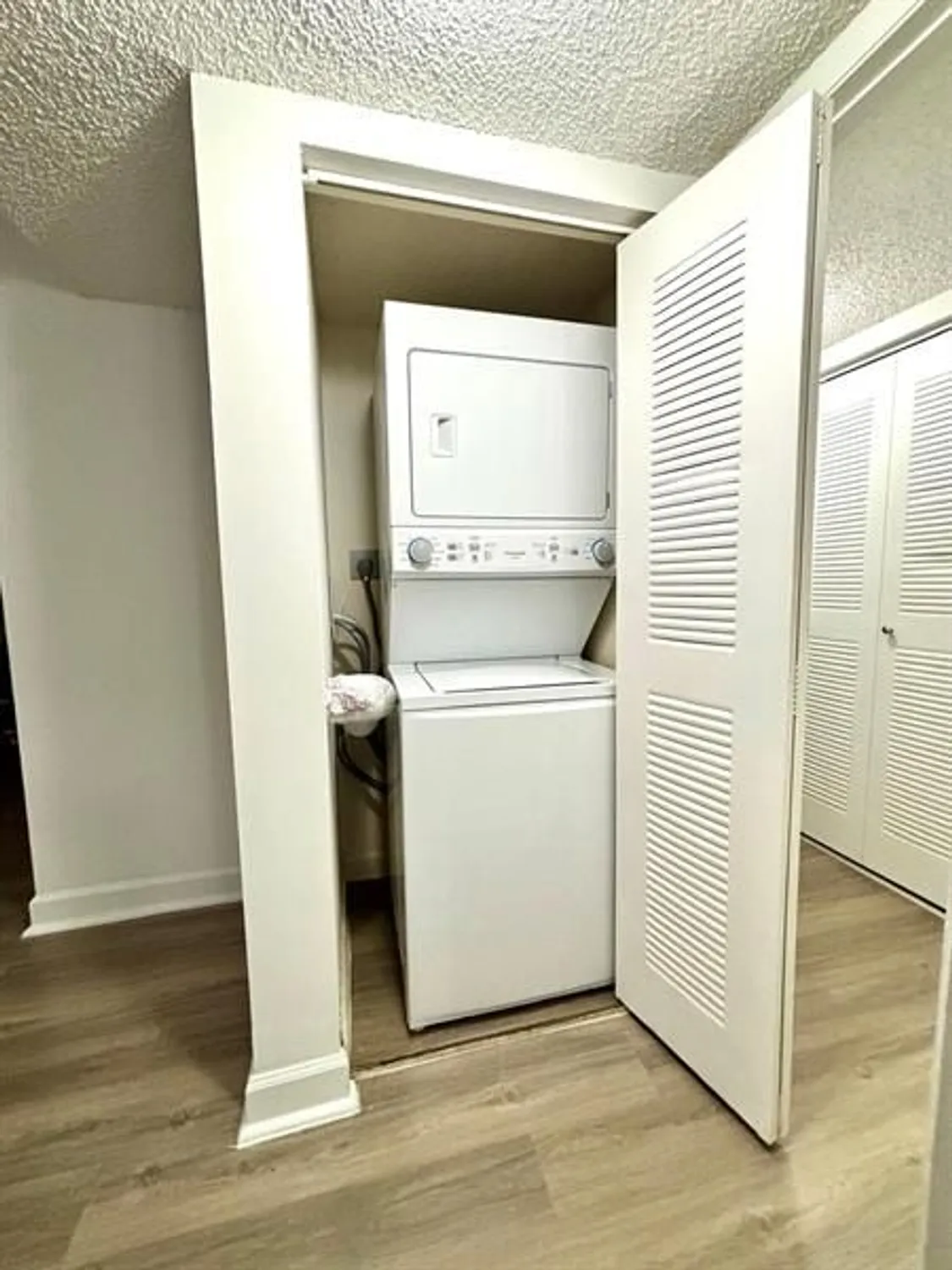 Property Slideshow image 8 of 12 | 7630 westwood dr 321, Tamarac, FL, 33321