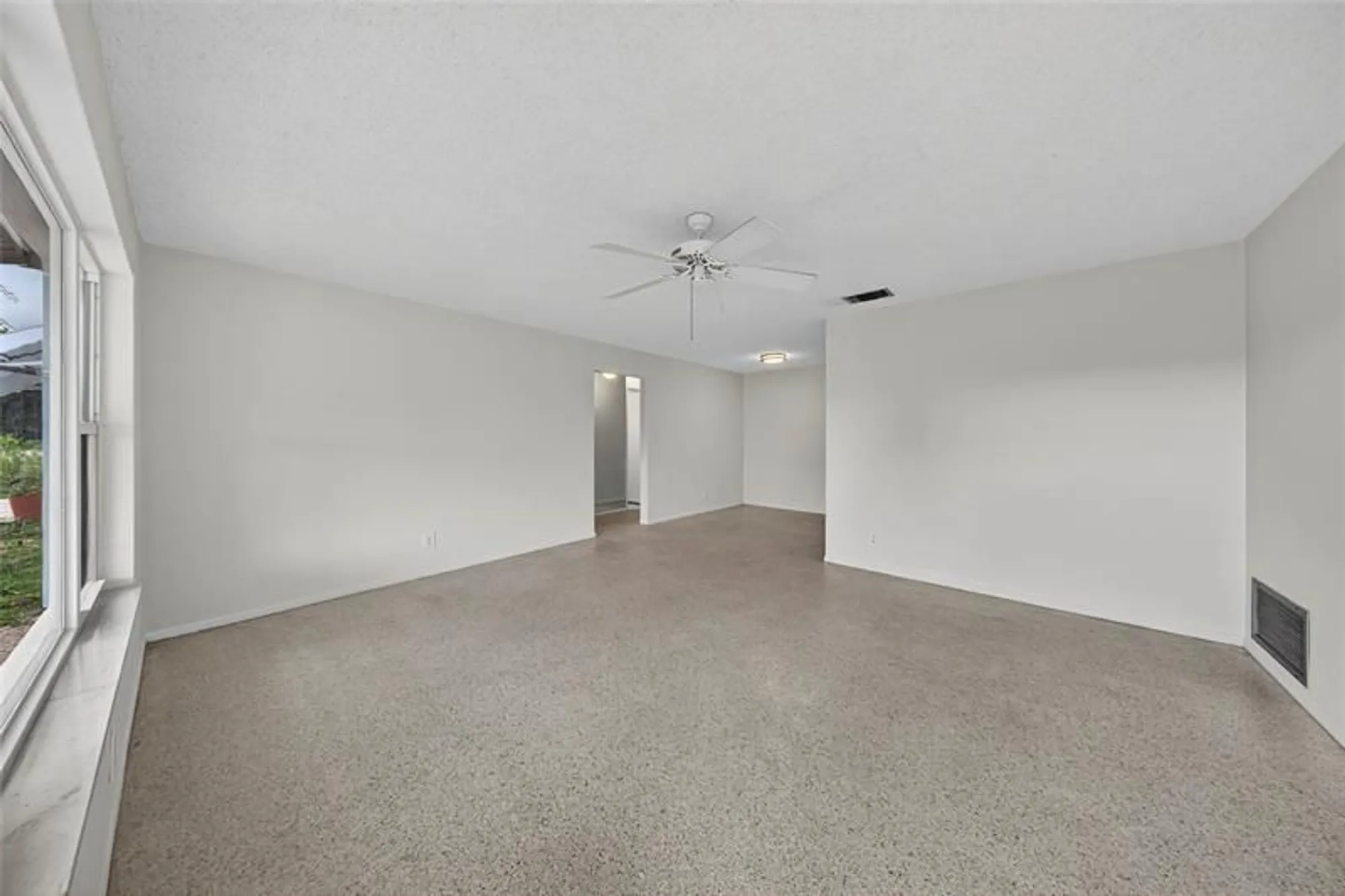 Property Slideshow image 9 of 67 | 2711 nw 4th ave, Pompano Beach, FL, 33064