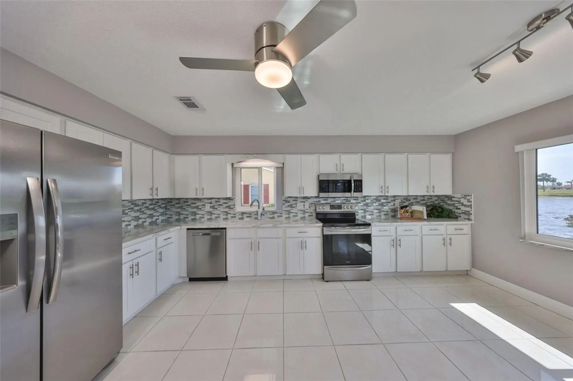 Property Slideshow image 27 of 53 | 1806 wolf laurel dr, Sun City Center, FL, 33573