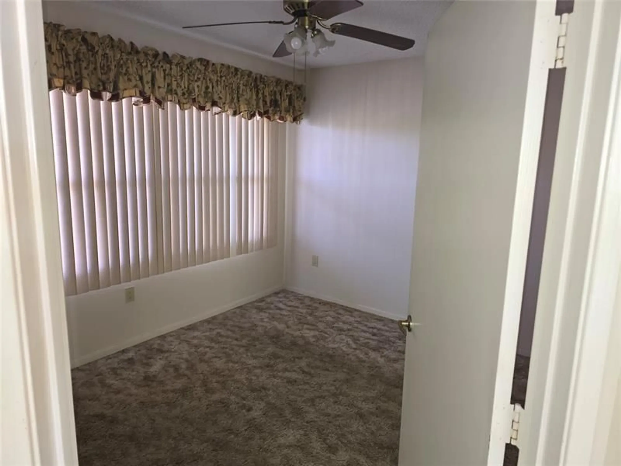 Property Slideshow image 6 of 27 | 550 sw 138th ave 402k, Pembroke Pines, FL, 33027