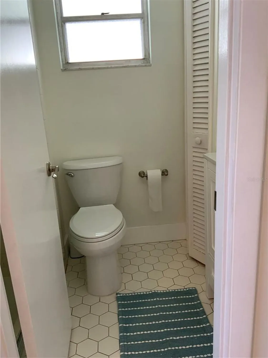 Property Slideshow image 12 of 20 | 2617 riverbluff pkwy # v151, Sarasota, FL, 34231
