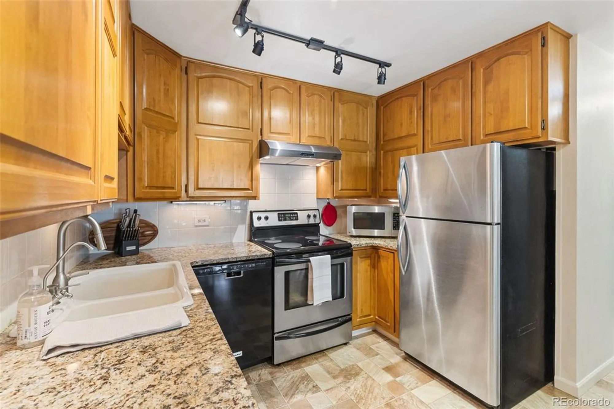 Property Slideshow image 13 of 43 | 9320 e center ave apt 4b, Denver, CO, 80247