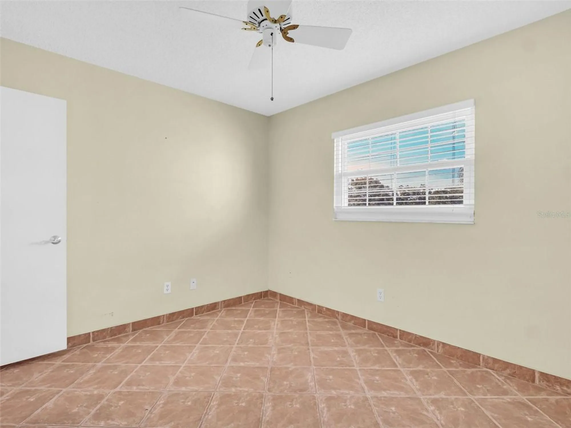 Property Slideshow image 24 of 62 | 3109 mission grove dr d, Palm Harbor, FL, 34684