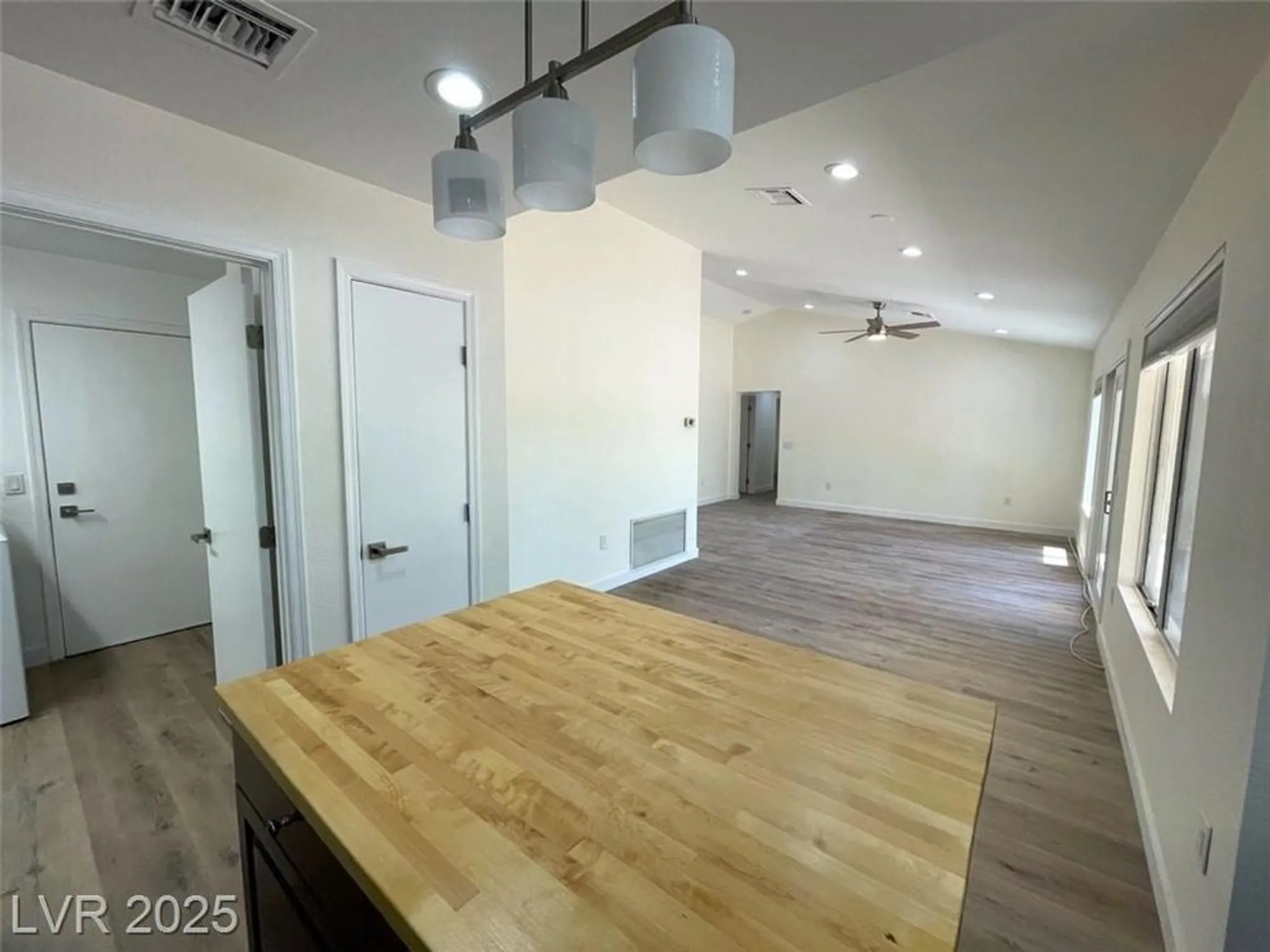 Property Slideshow image 11 of 39 | 9509 sundial dr, Las Vegas, NV, 89134