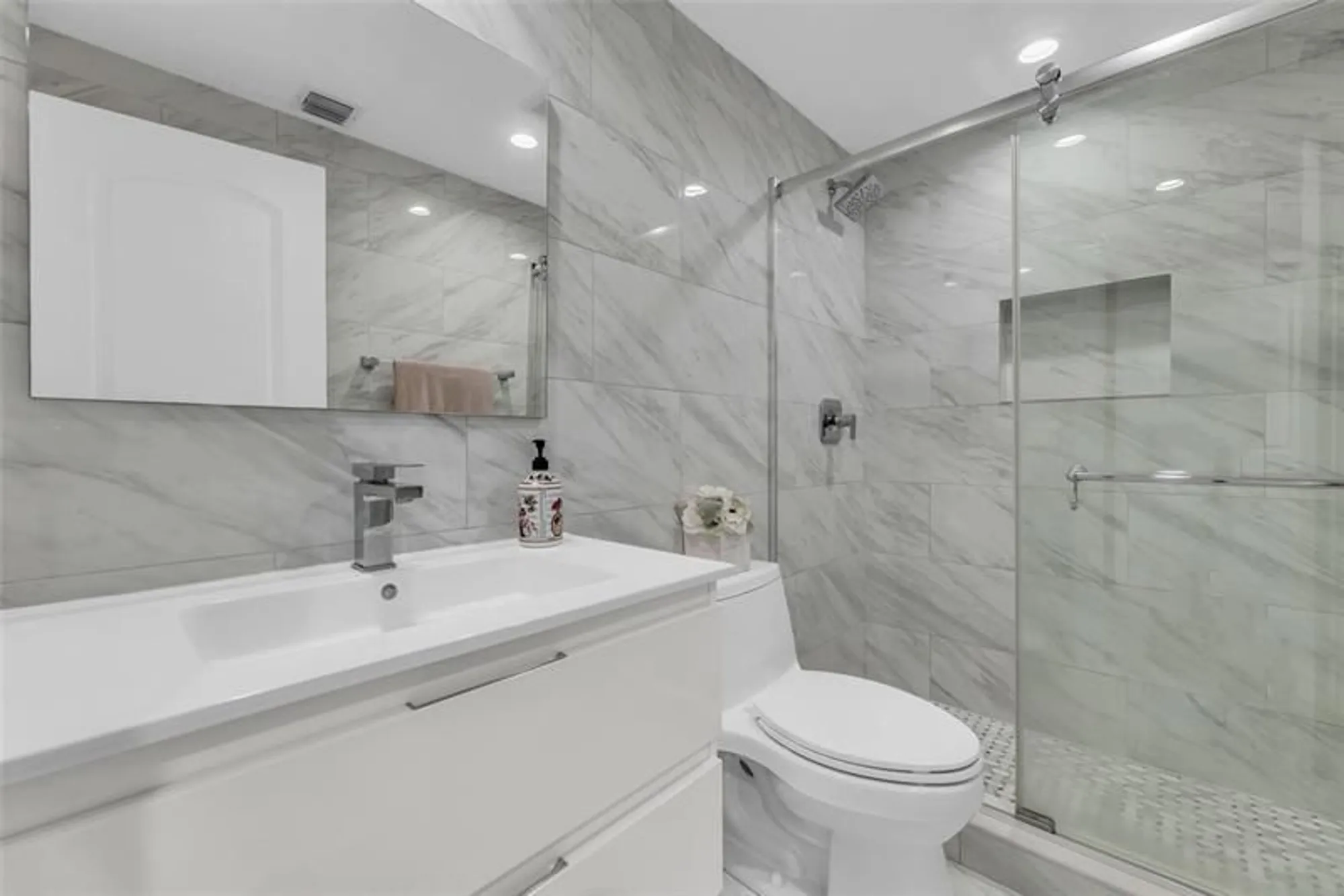 Property Slideshow image 4 of 42 | 3233 ne 34th st 1112a, Fort Lauderdale, FL, 33308