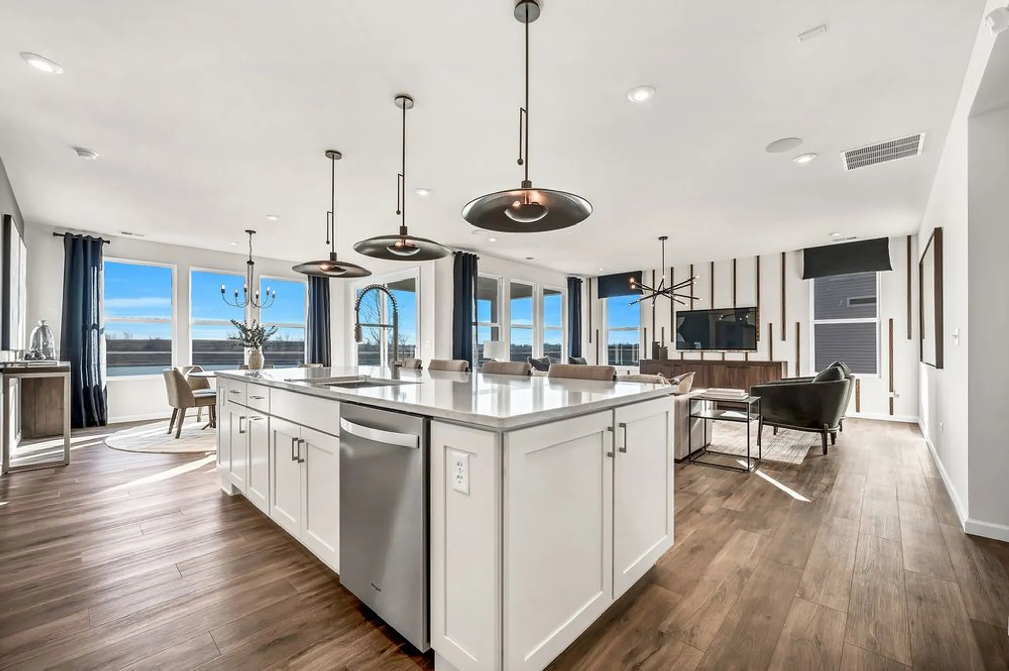 Property Slideshow image 4 of 22 | , Aurora, IL, 60503