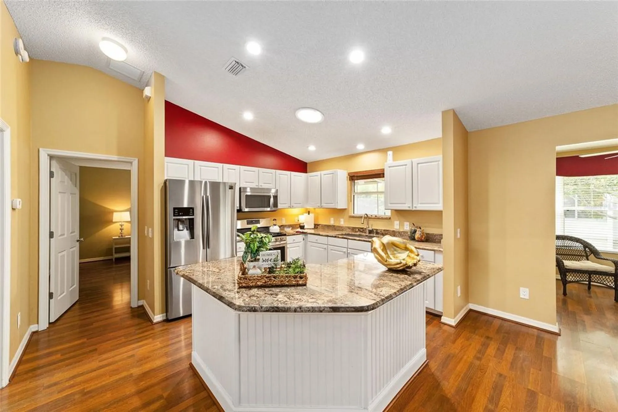 Property Slideshow image 11 of 34 | 290 jefferson ln, The Villages, FL, 32162