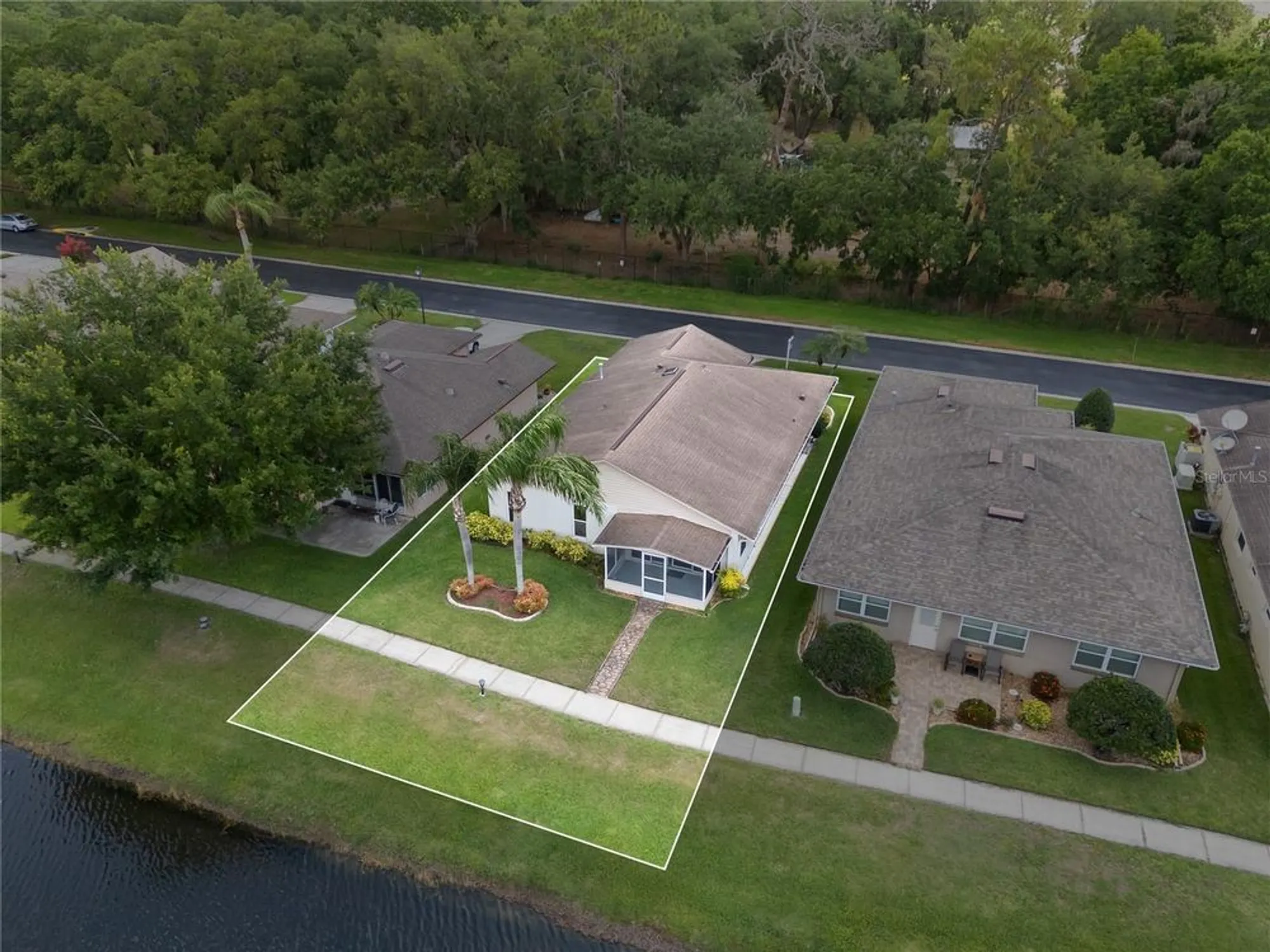 Property Slideshow image 33 of 35 | 2244 silver lakes dr, Lakeland, FL, 33810