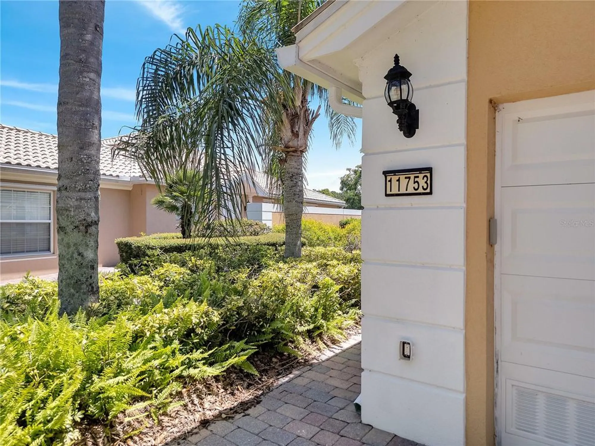 Property Slideshow image 4 of 61 | 11753 fan tail ln, Orlando, FL, 32827