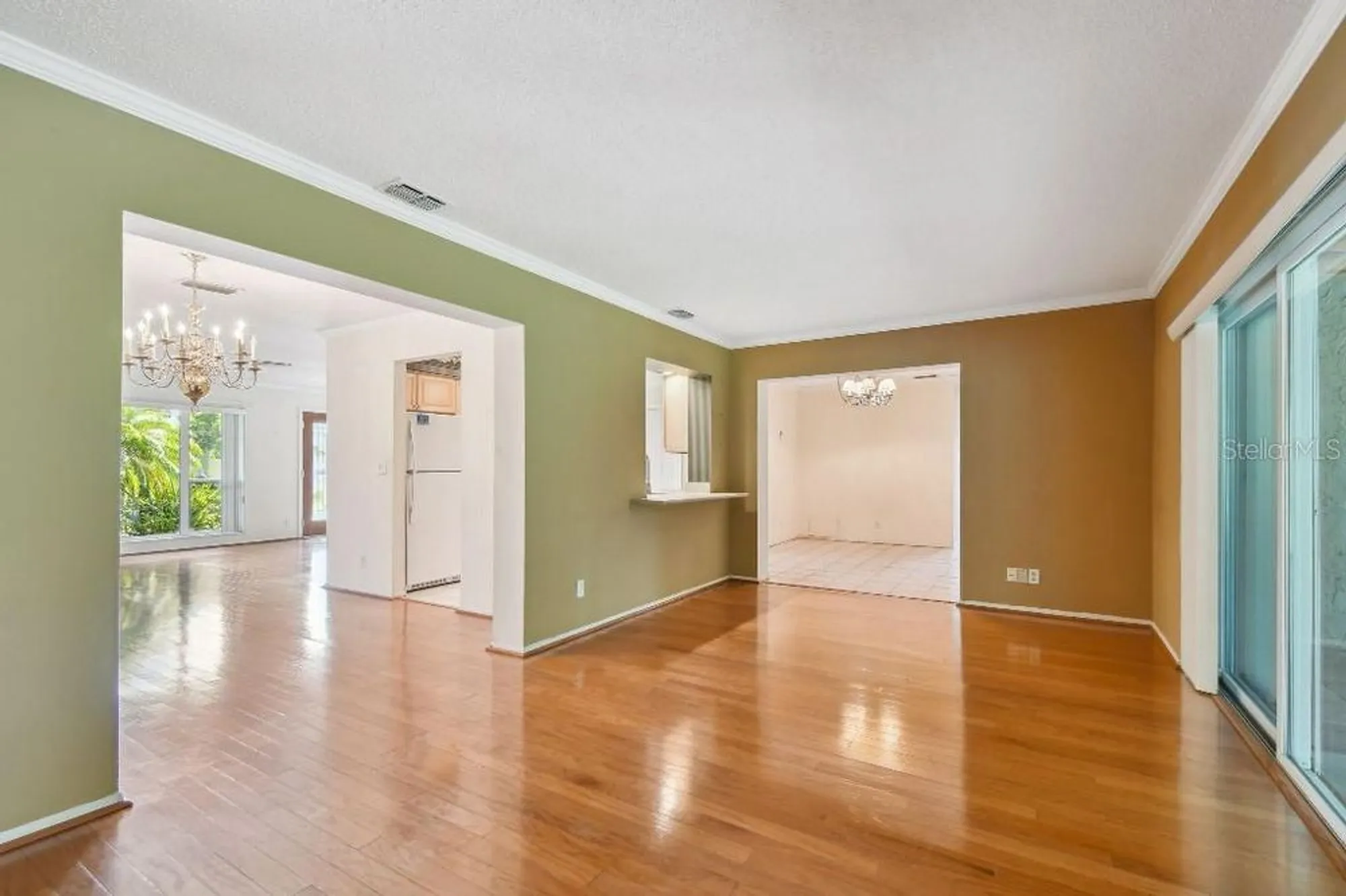 Property Slideshow image 22 of 60 | 916 mainsail way, Palm Harbor, FL, 34685