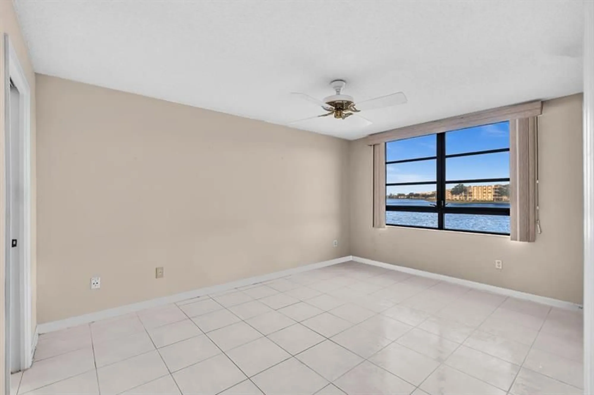 Property Slideshow image 35 of 82 | 10442 e clairmont cir 204, Tamarac, FL, 33321