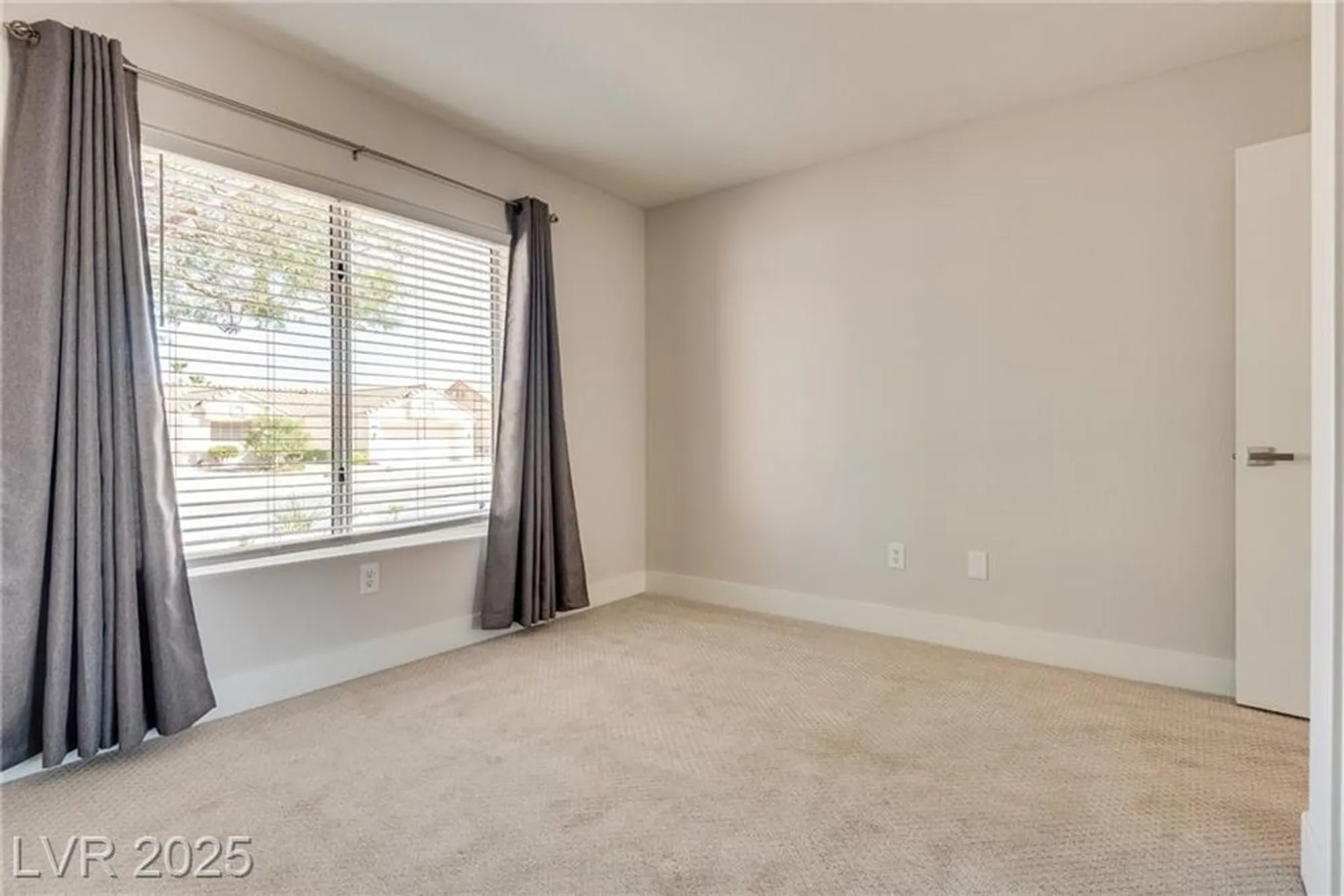 Property Slideshow image 19 of 44 | 2601 lotus hill dr, Las Vegas, NV, 89134