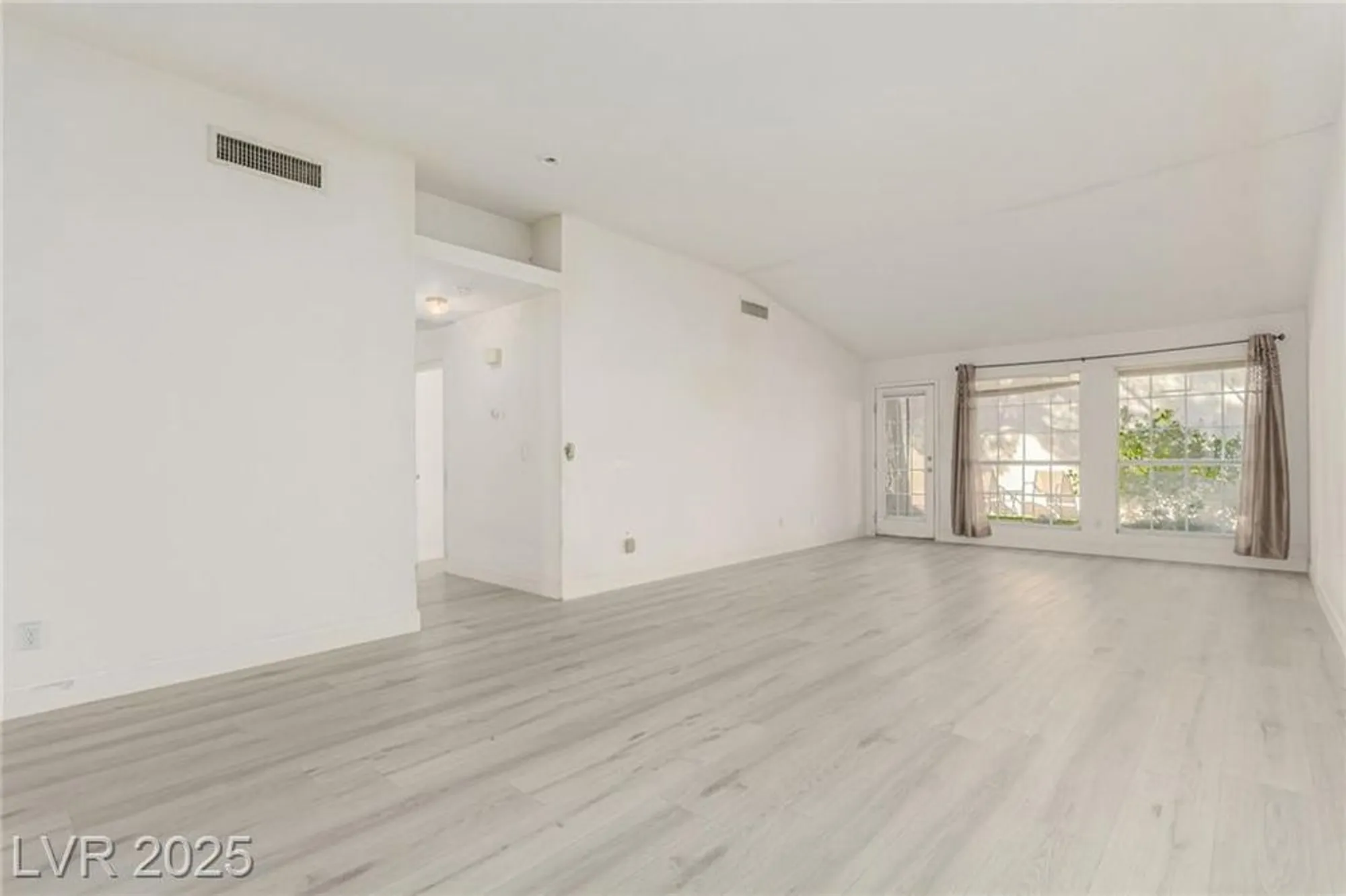 Property Slideshow image 5 of 28 | 4908 winterset dr, Las Vegas, NV, 89130