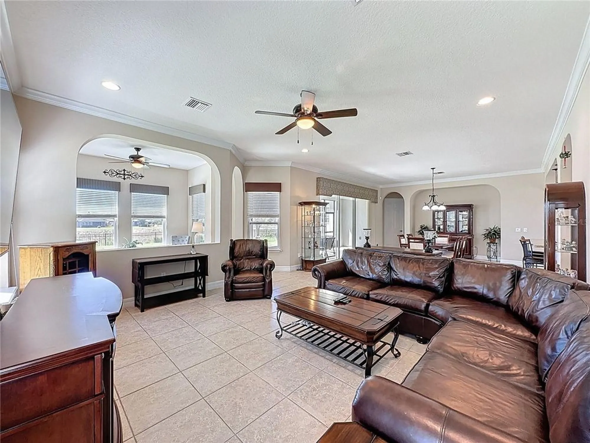 Property Slideshow image 14 of 54 | 228 bayou bend rd, Groveland, FL, 34736