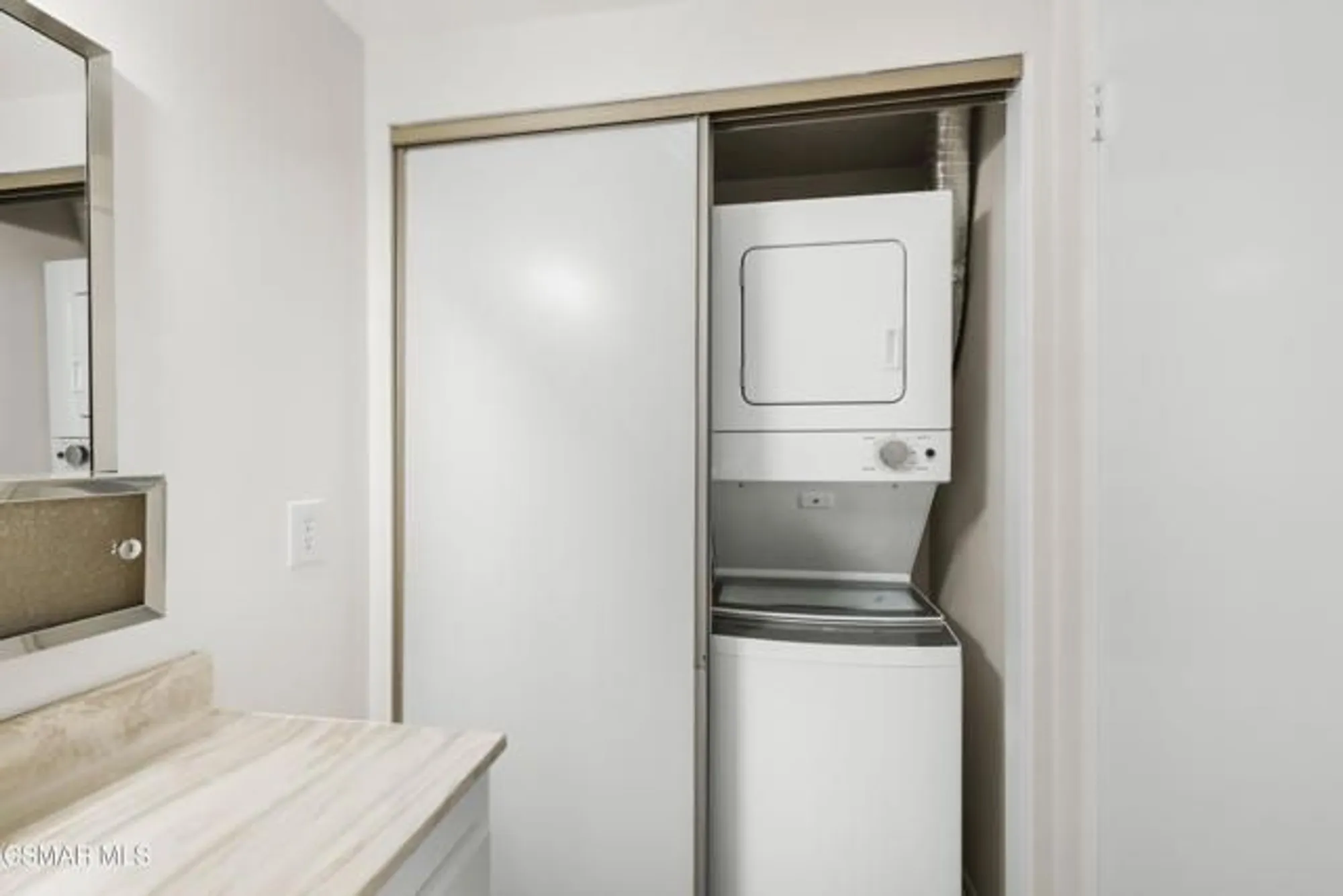 Property Slideshow image 33 of 62 | 224 oakleaf dr 105, Thousand Oaks, CA, 91360