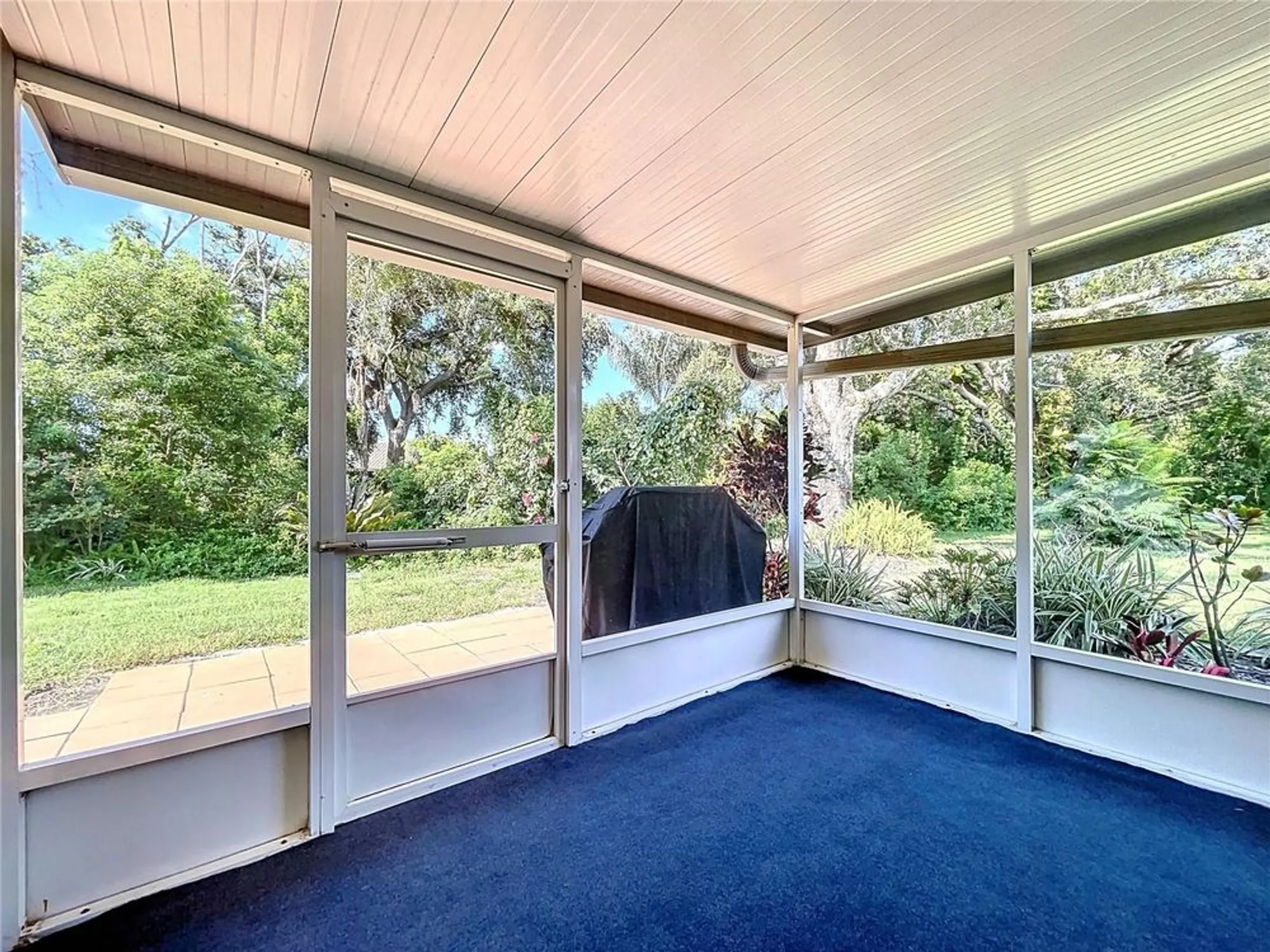 Property Slideshow image 24 of 67 | 505 foxglove cir b, Sun City Center, FL, 33573