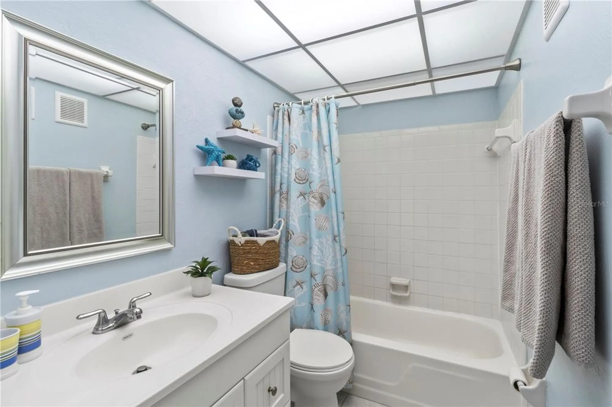 Property Slideshow image 12 of 23 | 4703 1st ct 393, Bradenton, FL, 34207