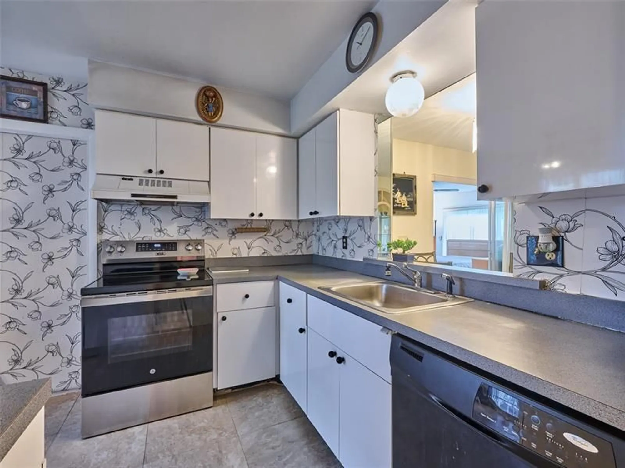 Property Slideshow image 12 of 26 | 7708 margate blvd, Margate, FL, 33063
