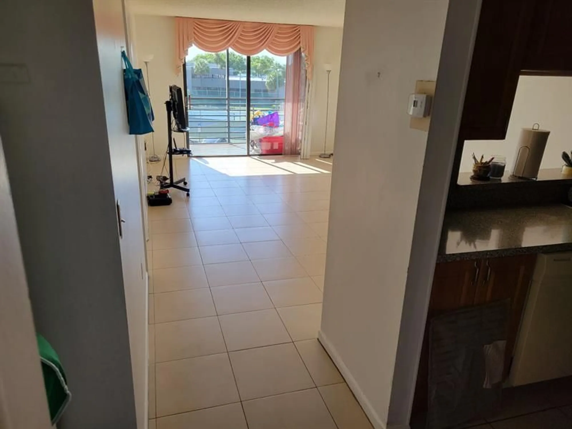 Property Slideshow image 10 of 14 | 1001 colony point cir 305, Pembroke Pines, FL, 33026