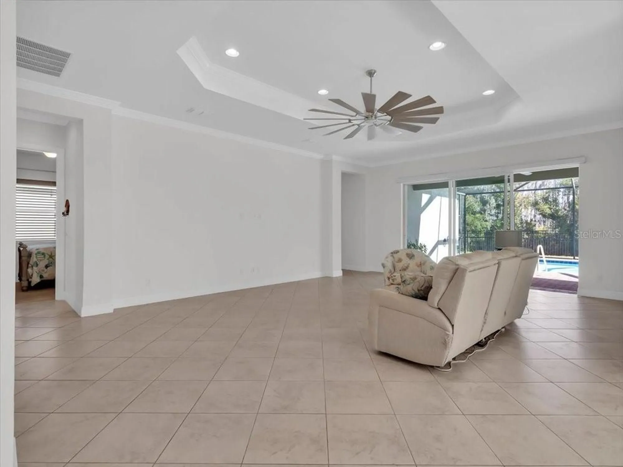 Property Slideshow image 15 of 76 | 16308 garnet glen pl, Wimauma, FL, 33598